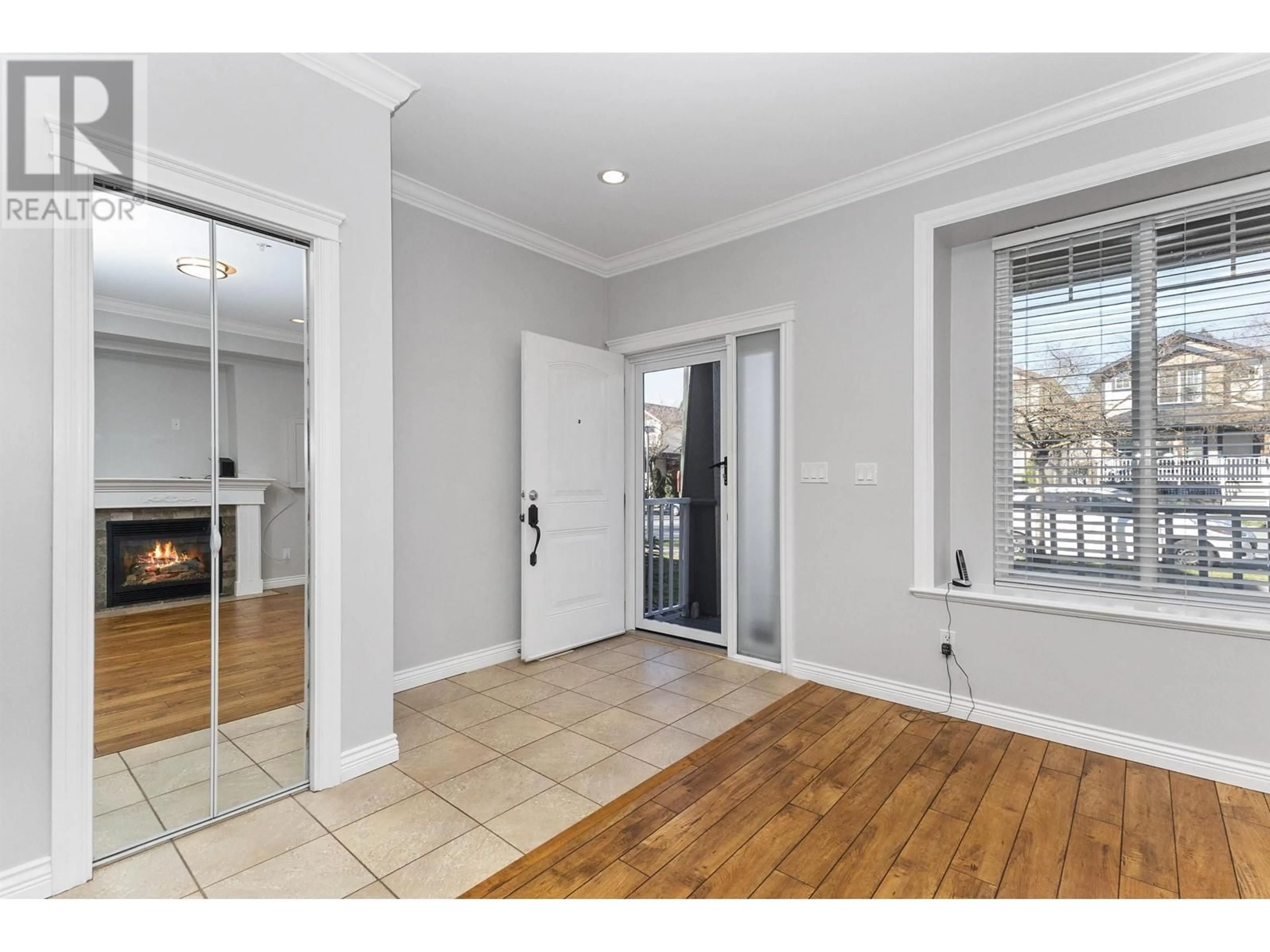 Indoor entryway for 24274 102 AVENUE, Maple Ridge British Columbia V2W0C2