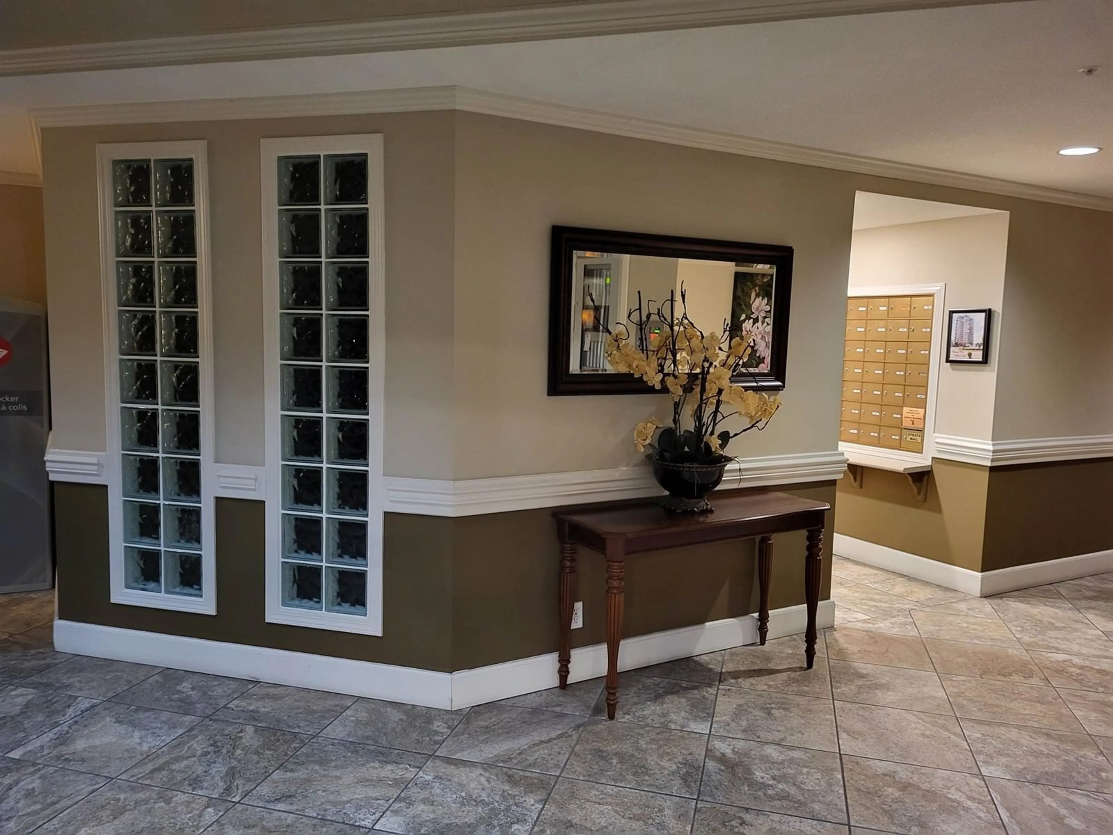 Indoor entryway for 802 - 3170 GLADWIN, Abbotsford British Columbia V2T5T1