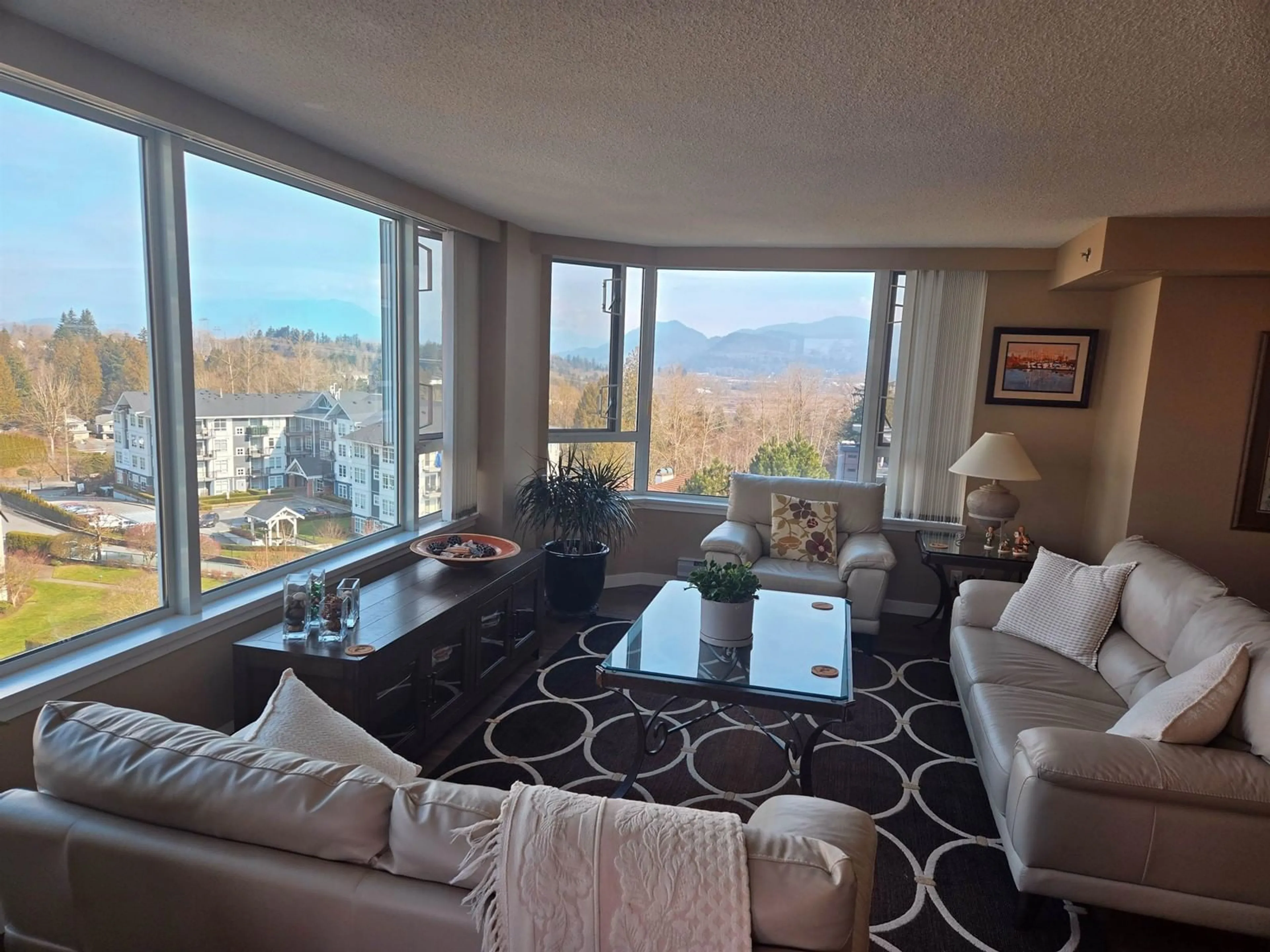 Living room with furniture, unknown for 802 - 3170 GLADWIN, Abbotsford British Columbia V2T5T1