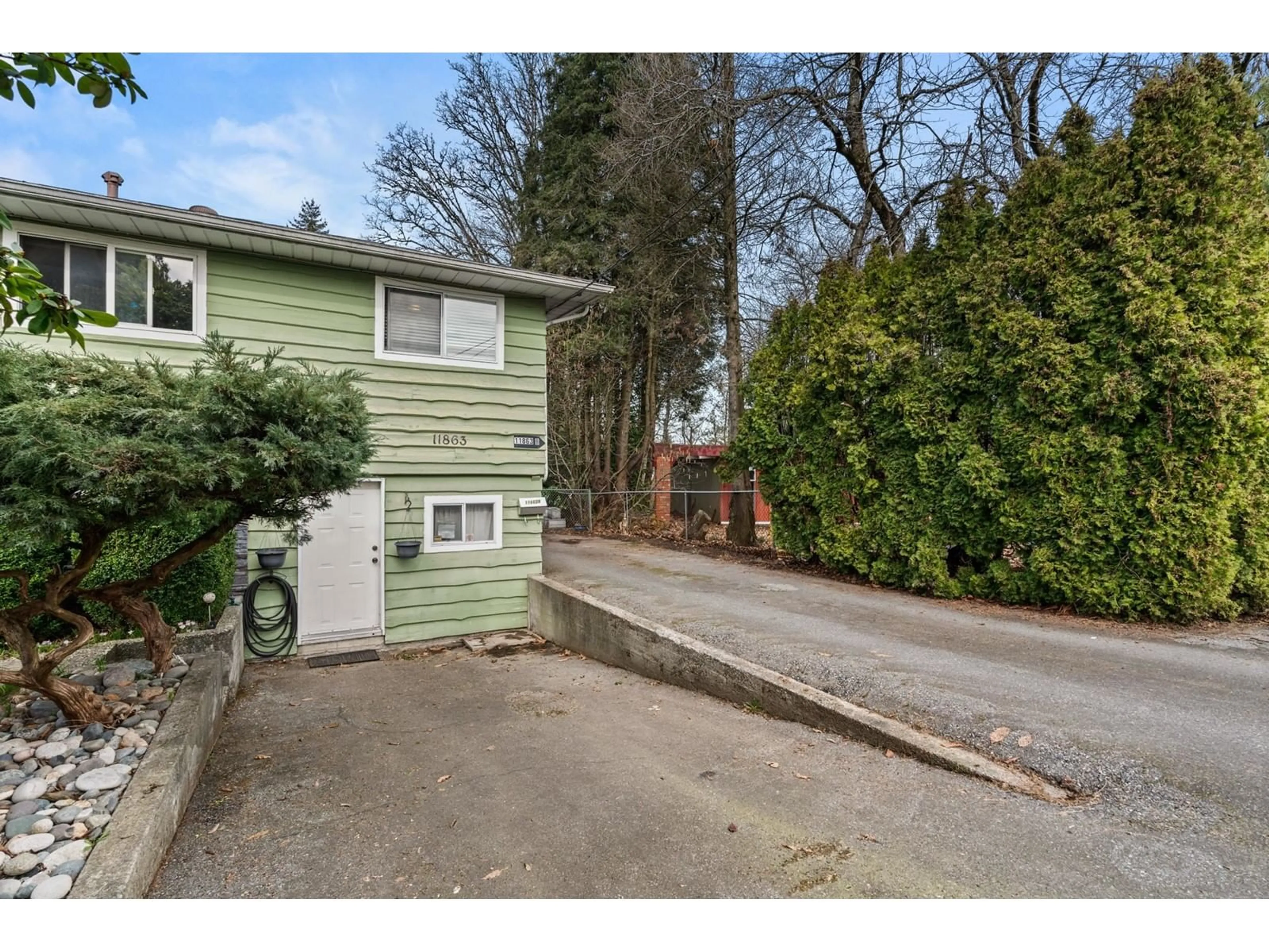 A pic from outside/outdoor area/front of a property/back of a property/a pic from drone, street for 11863 95A, Delta British Columbia V4C3V9