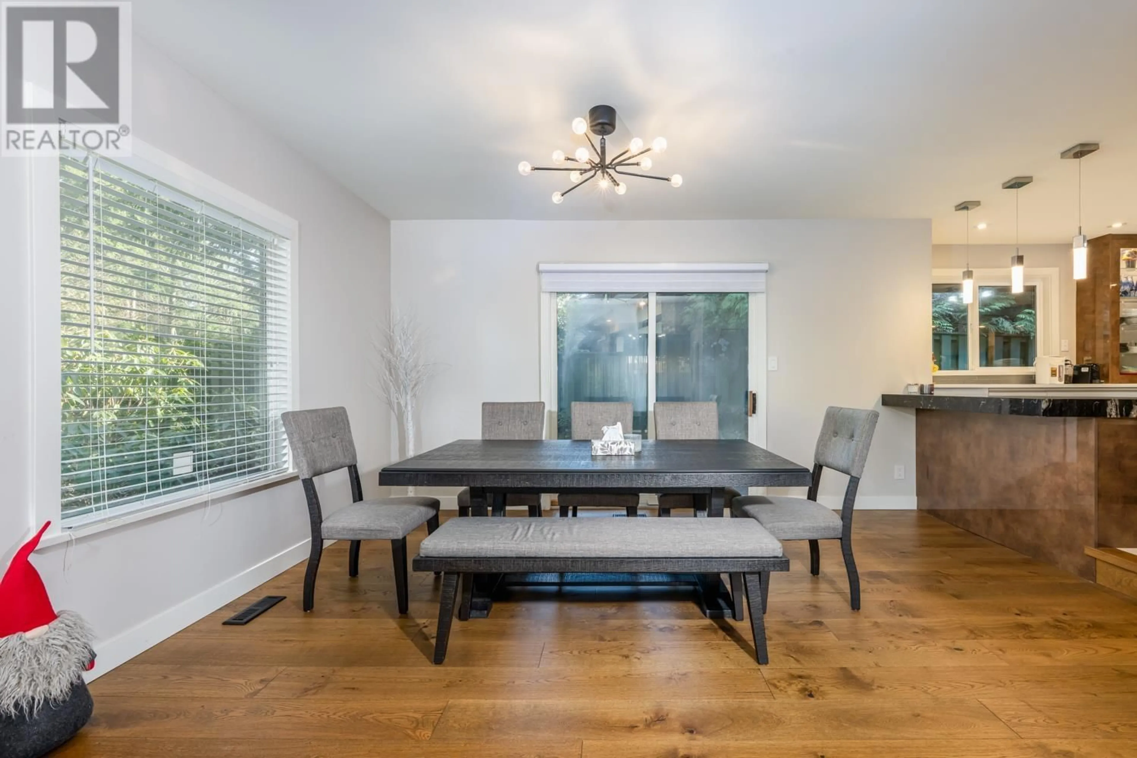 Dining room, wood/laminate floor for 5202 SPRUCEFEILD ROAD, West Vancouver British Columbia V7W2X6