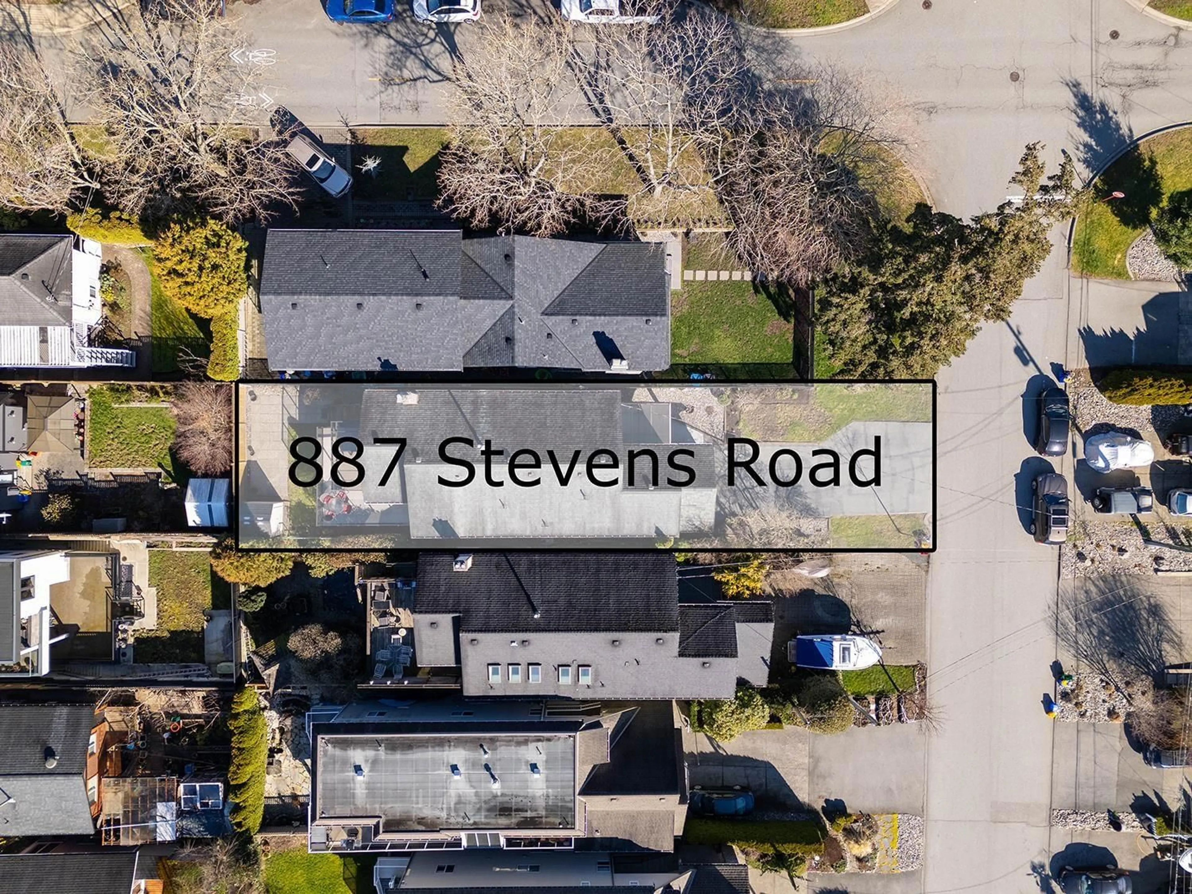 A pic from outside/outdoor area/front of a property/back of a property/a pic from drone, street for 887 STEVENS STREET, White Rock British Columbia V4B4X3