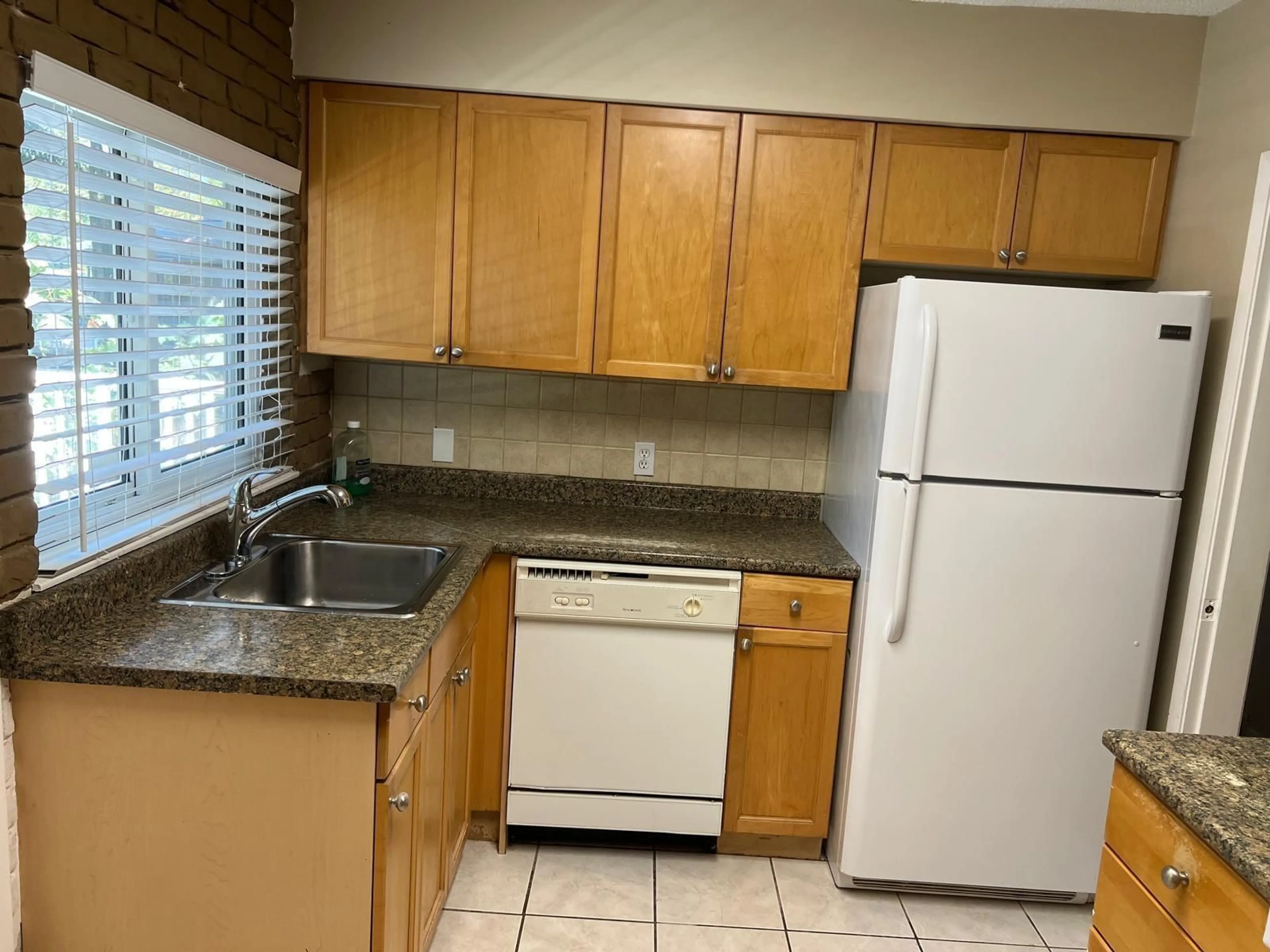 Standard kitchen, unknown for 10255 SEMIAHMOO, Surrey British Columbia V3T3N5