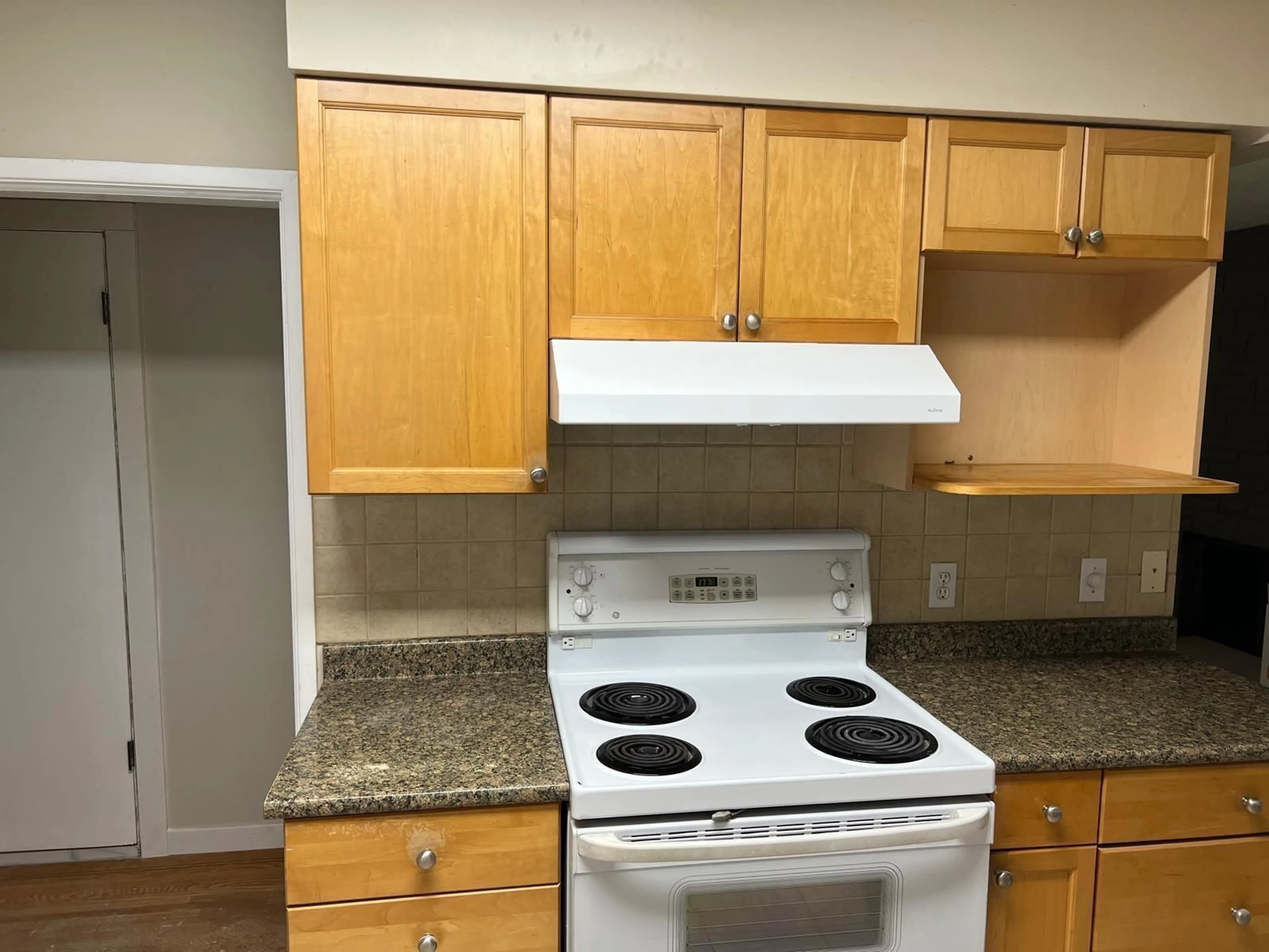 Standard kitchen, unknown for 10255 SEMIAHMOO, Surrey British Columbia V3T3N5