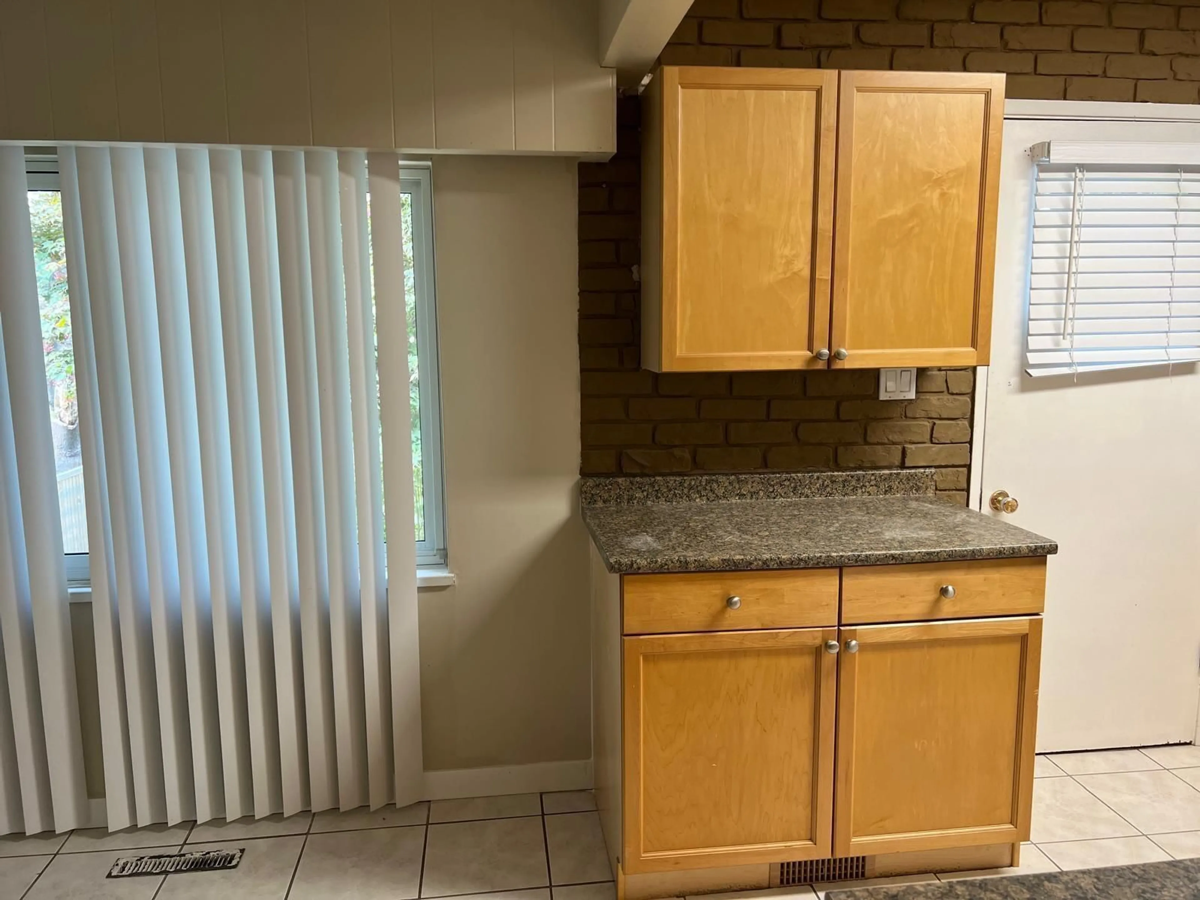 Standard kitchen, ceramic/tile floor for 10255 SEMIAHMOO, Surrey British Columbia V3T3N5