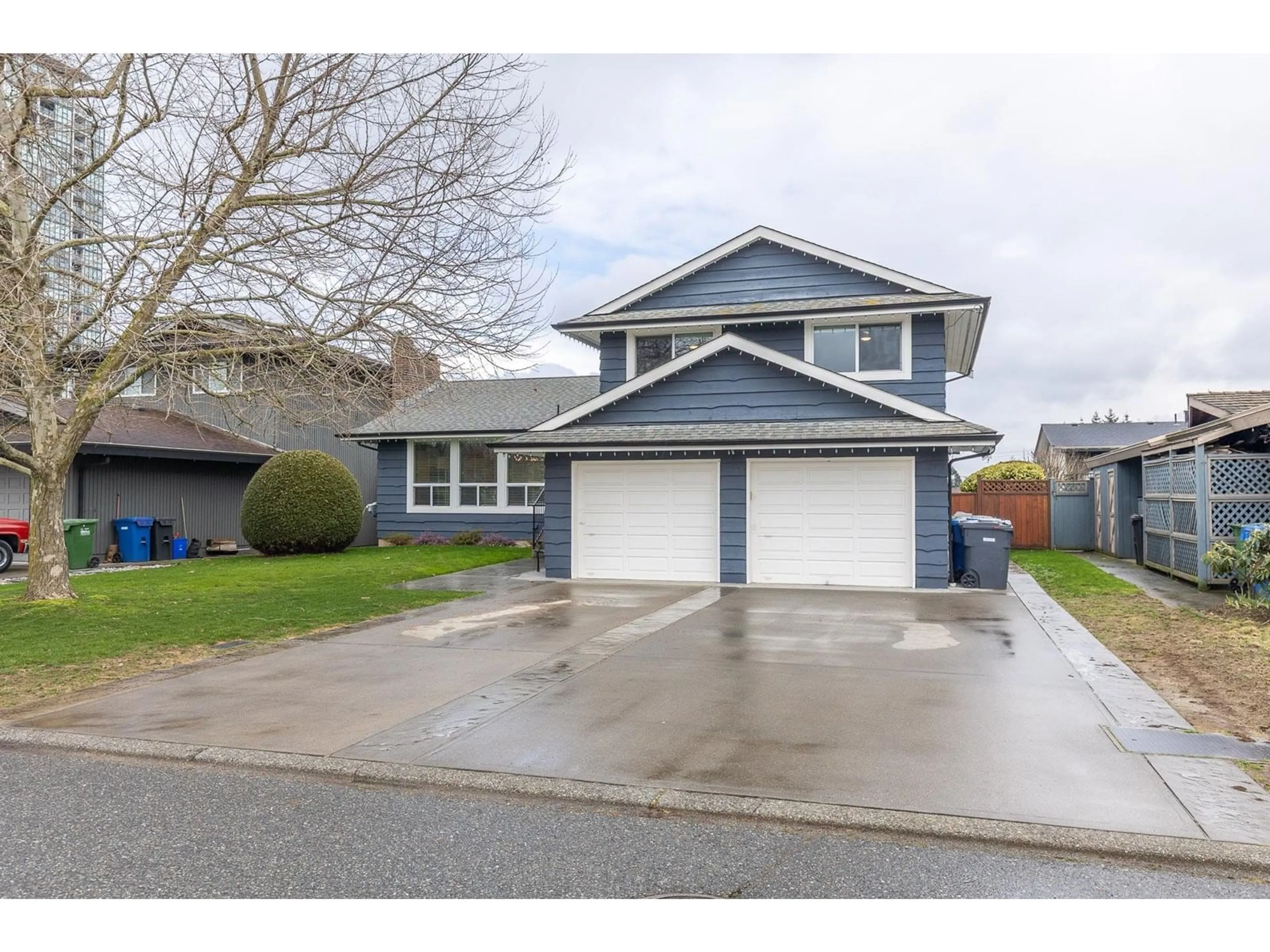 Home with vinyl exterior material, street for 32750 BELLVUE, Abbotsford British Columbia V2S5K3
