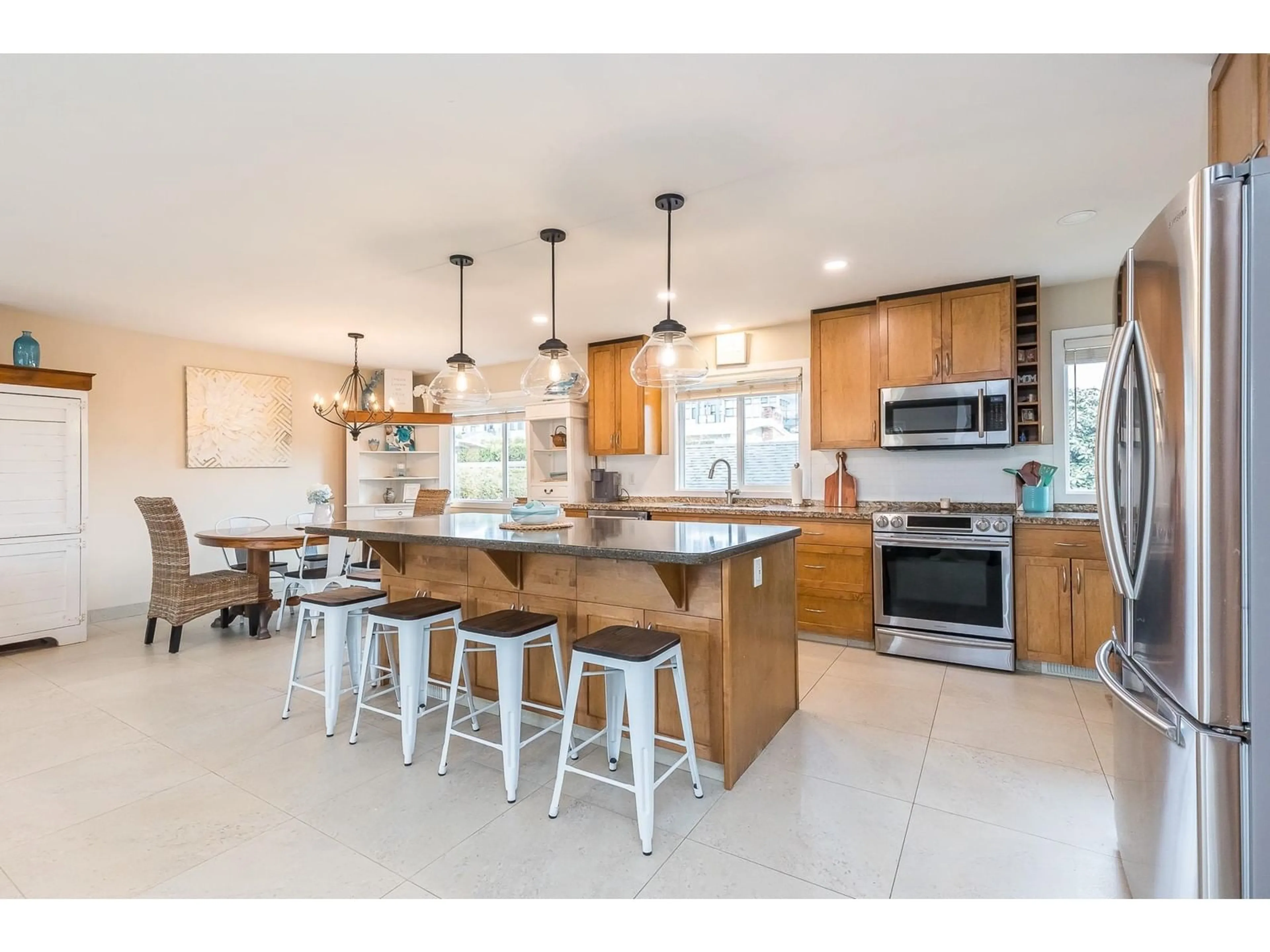 Open concept kitchen, ceramic/tile floor for 32750 BELLVUE, Abbotsford British Columbia V2S5K3