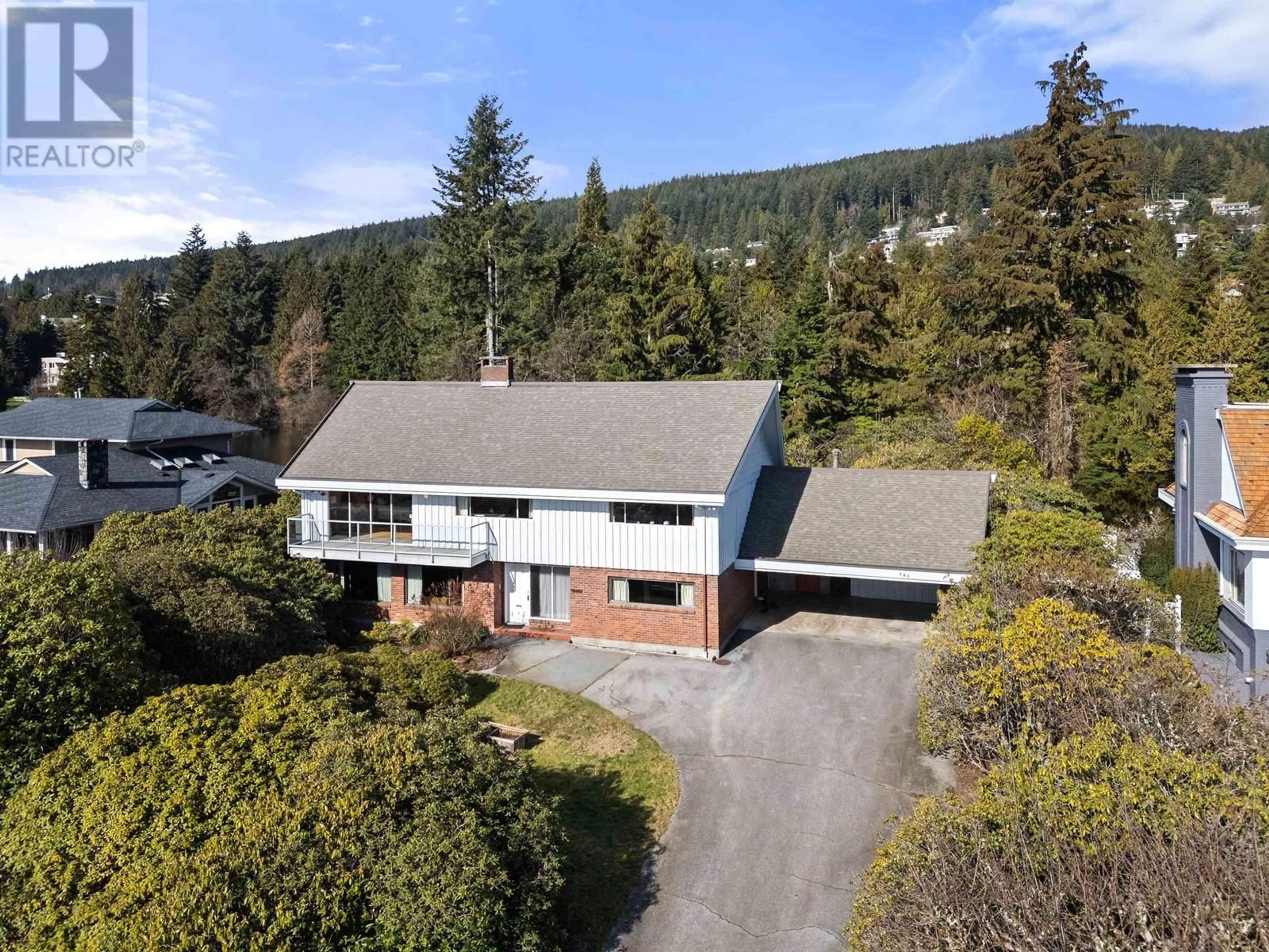 A pic from outside/outdoor area/front of a property/back of a property/a pic from drone, mountain view for 945 GROVELAND ROAD, West Vancouver British Columbia V7S1Y9