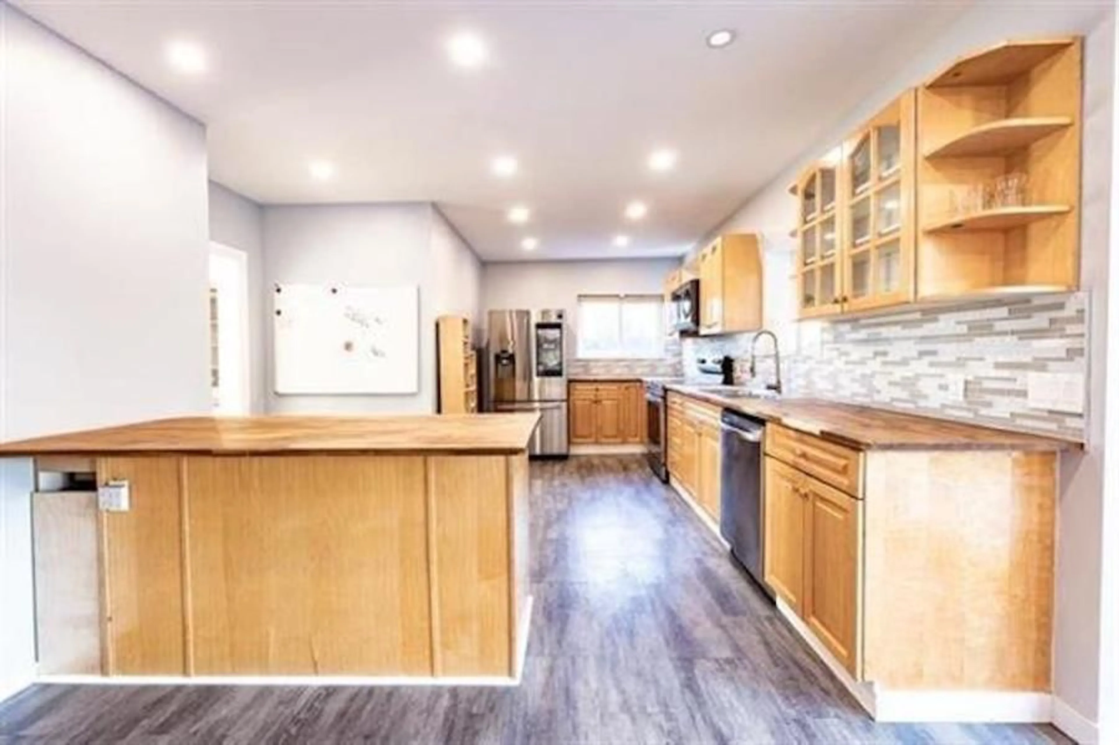 Open concept kitchen, unknown for 9421 116 STREET, Delta British Columbia V4C5X2