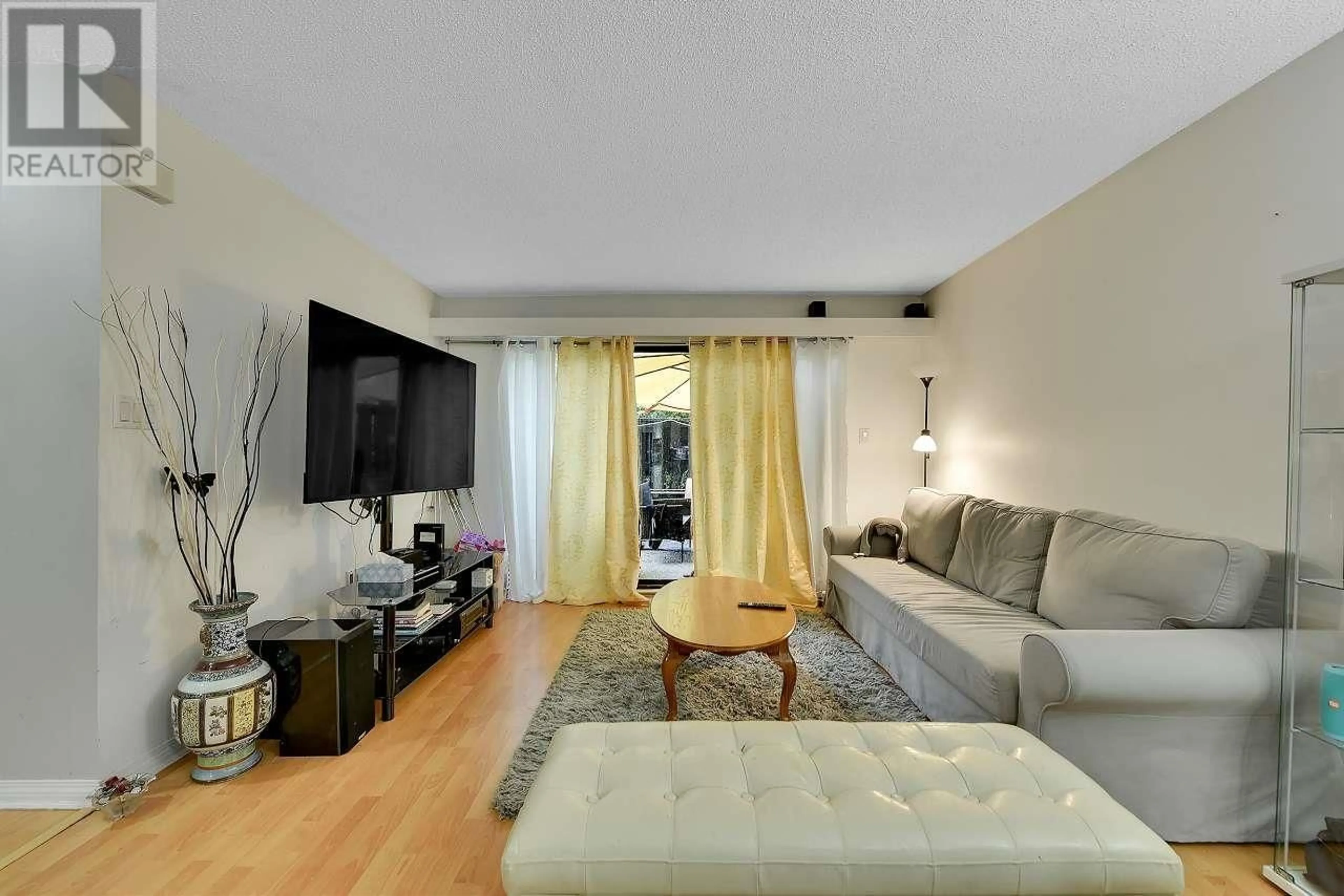 Living room with furniture, unknown for 17 - 365 GINGER DRIVE, New Westminster British Columbia V3L5L5
