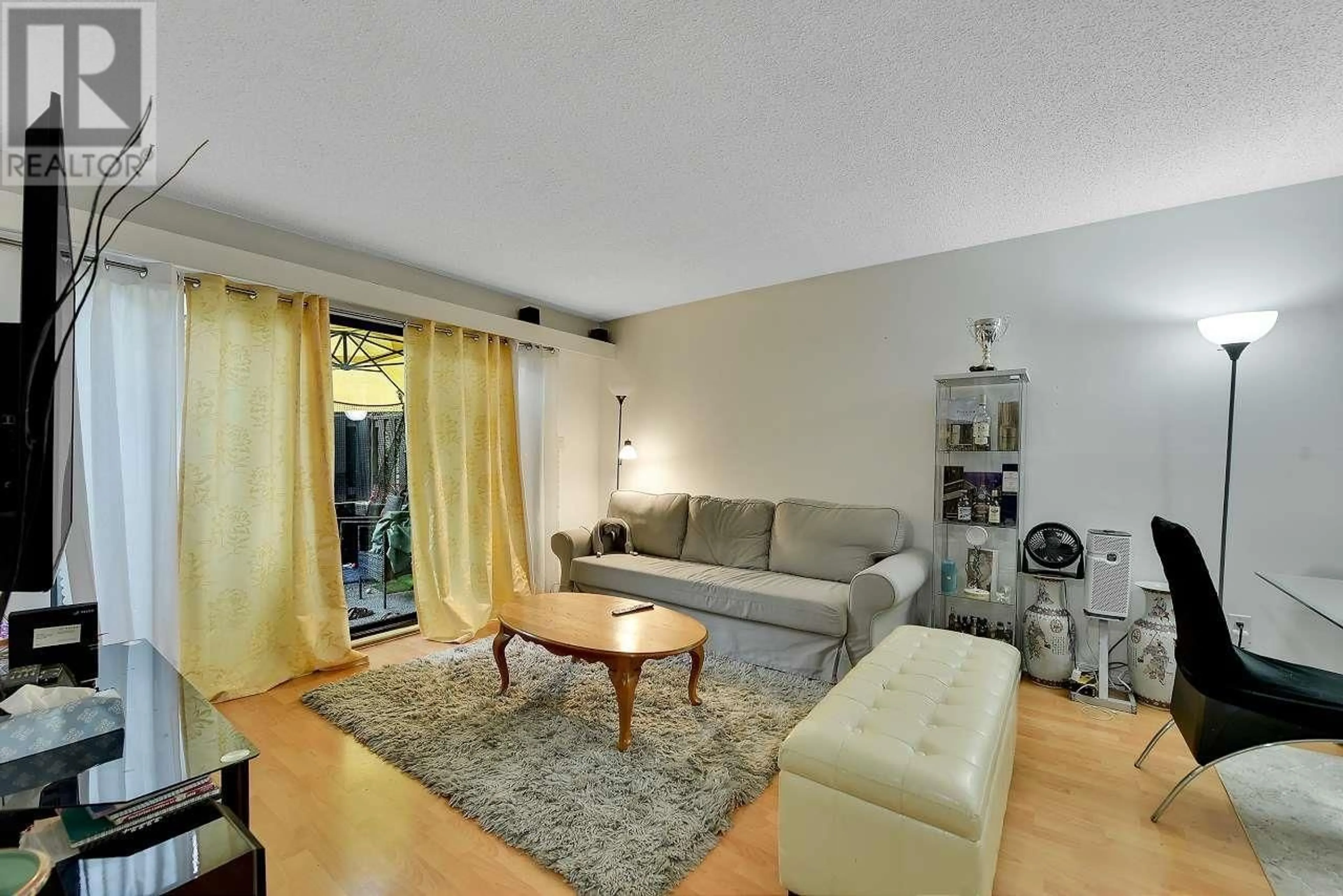 Living room with furniture, unknown for 17 - 365 GINGER DRIVE, New Westminster British Columbia V3L5L5