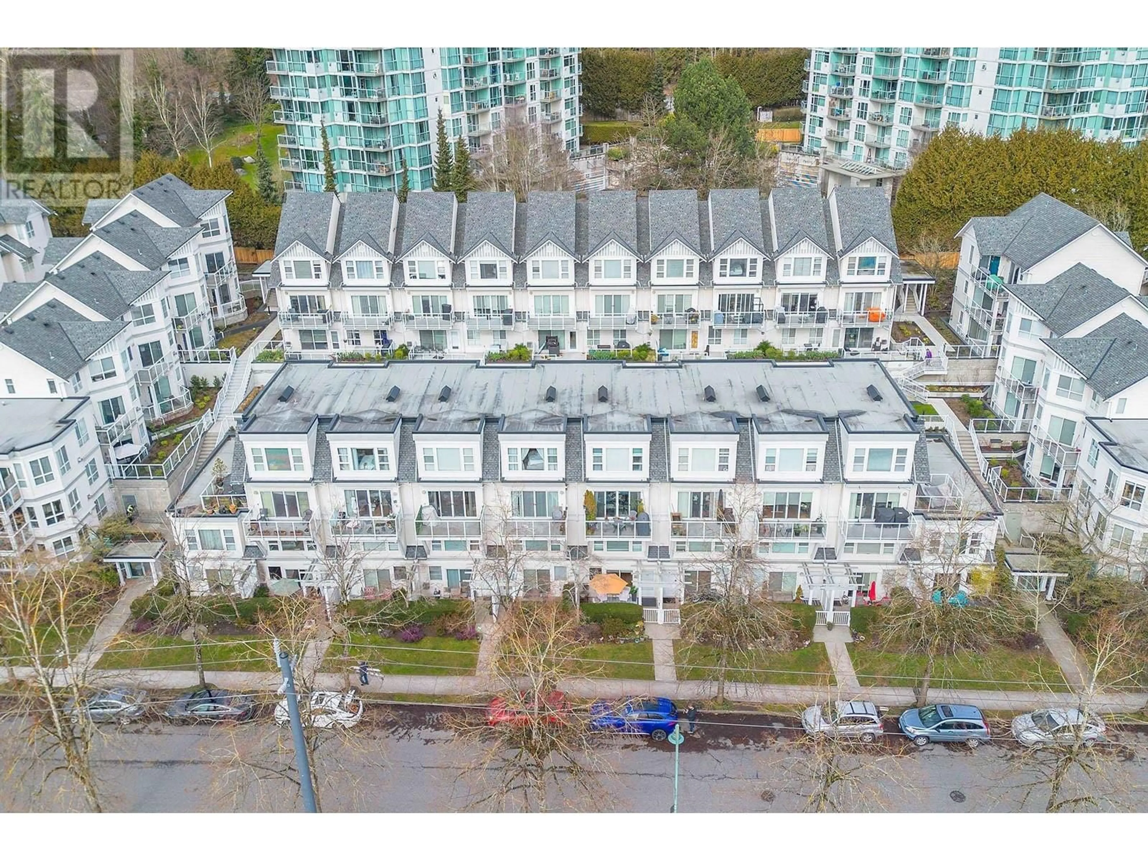 A pic from outside/outdoor area/front of a property/back of a property/a pic from drone, city buildings view from balcony for 28 2723 E KENT AVENUE, Vancouver British Columbia V5S3T9