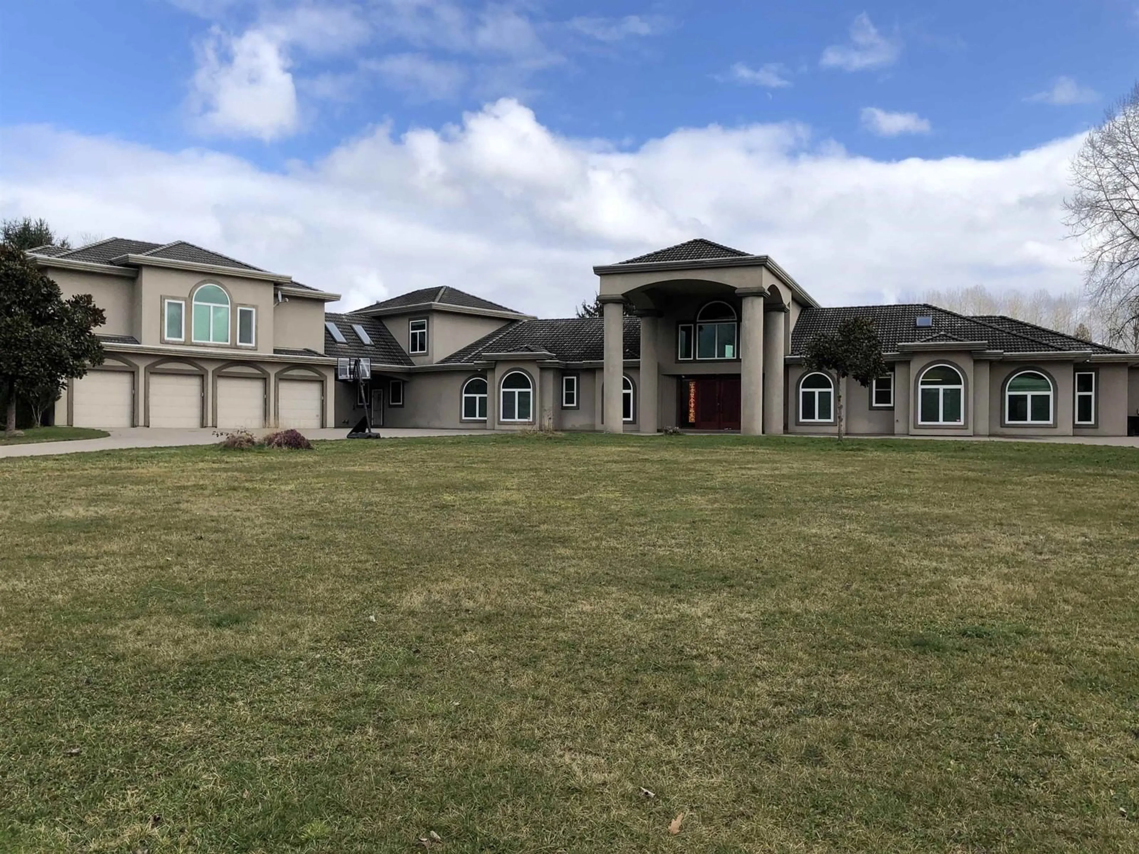 A pic from outside/outdoor area/front of a property/back of a property/a pic from drone, unknown for 2580 210, Langley British Columbia V2Z2A9