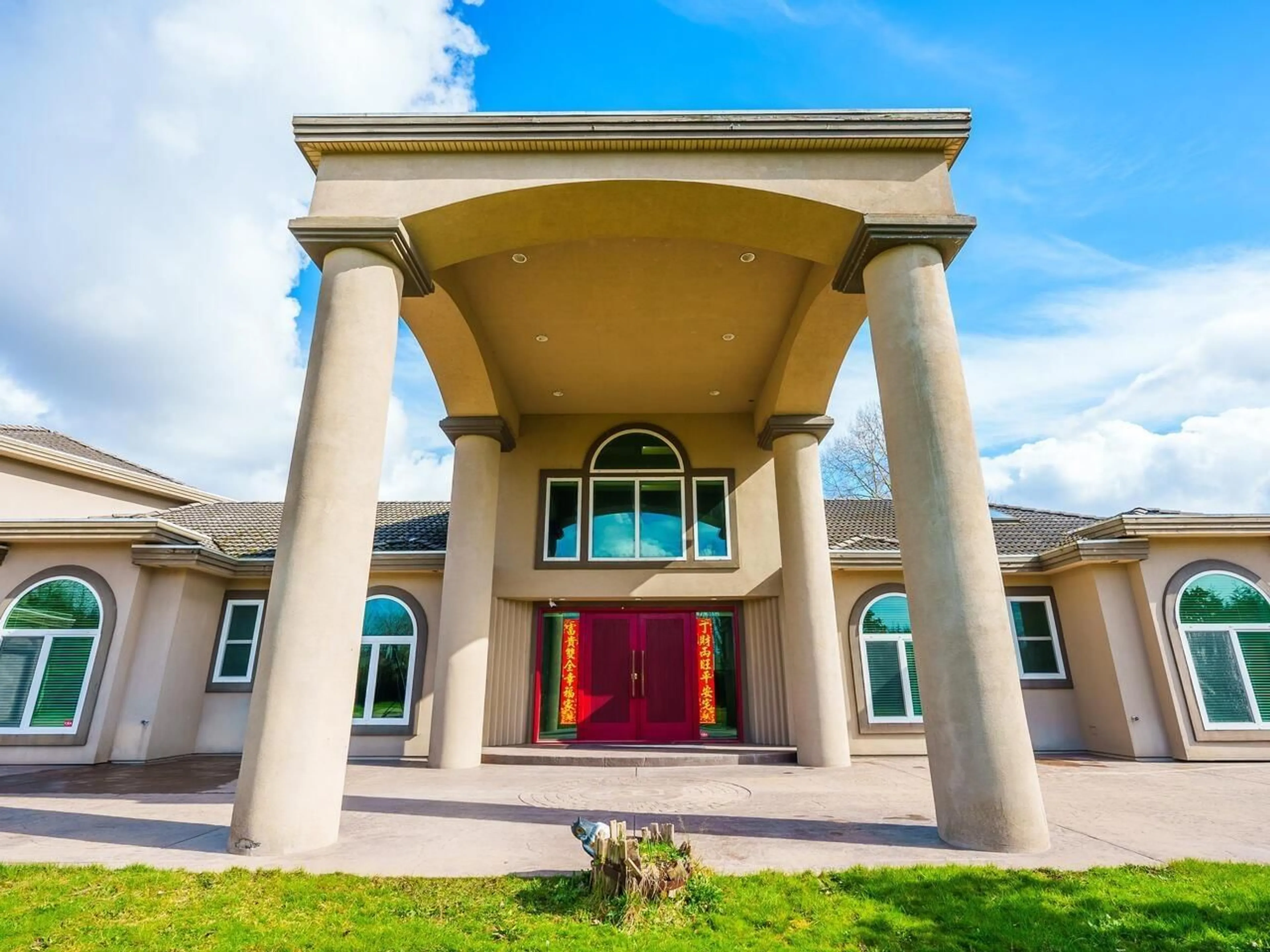 Indoor foyer for 2580 210, Langley British Columbia V2Z2A9