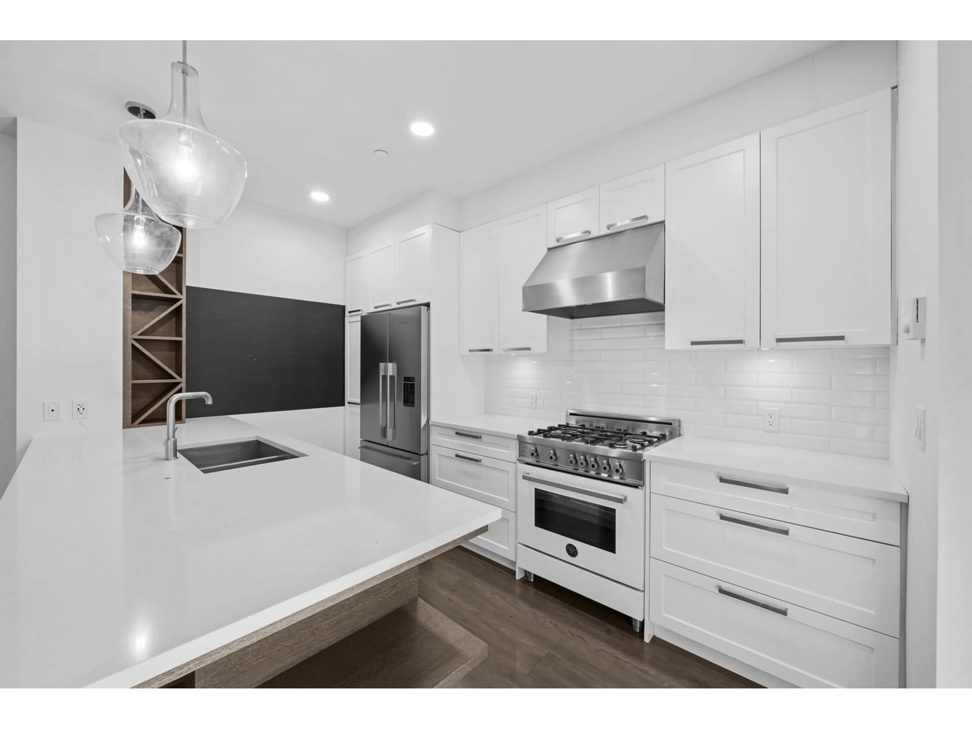 Open concept kitchen, unknown for 107 33540 MAYFAIR AVENUE, Abbotsford British Columbia V2S0J3