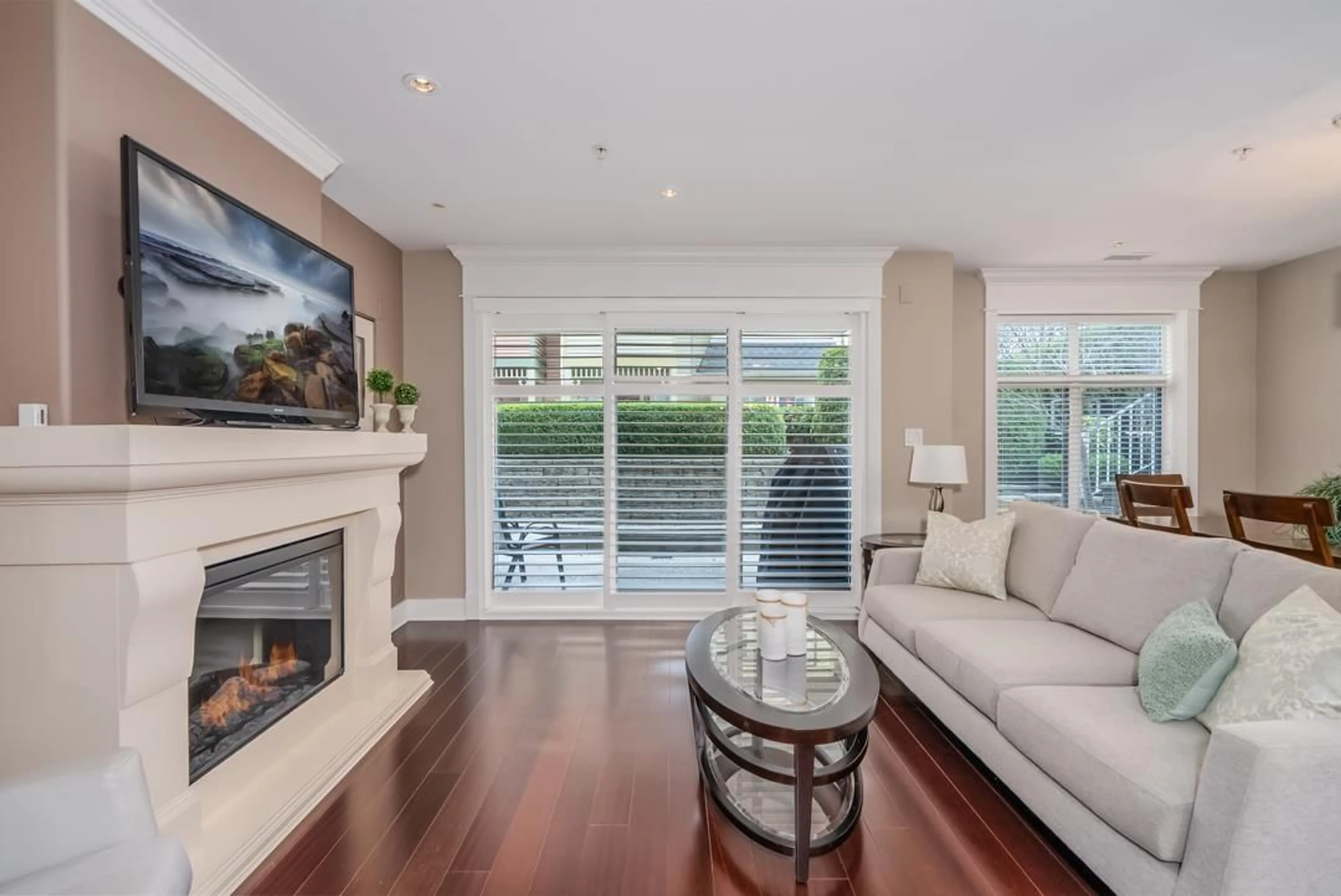 Living room with furniture, wood/laminate floor for 106 15164 PROSPECT AVENUE, White Rock British Columbia V4B2B9