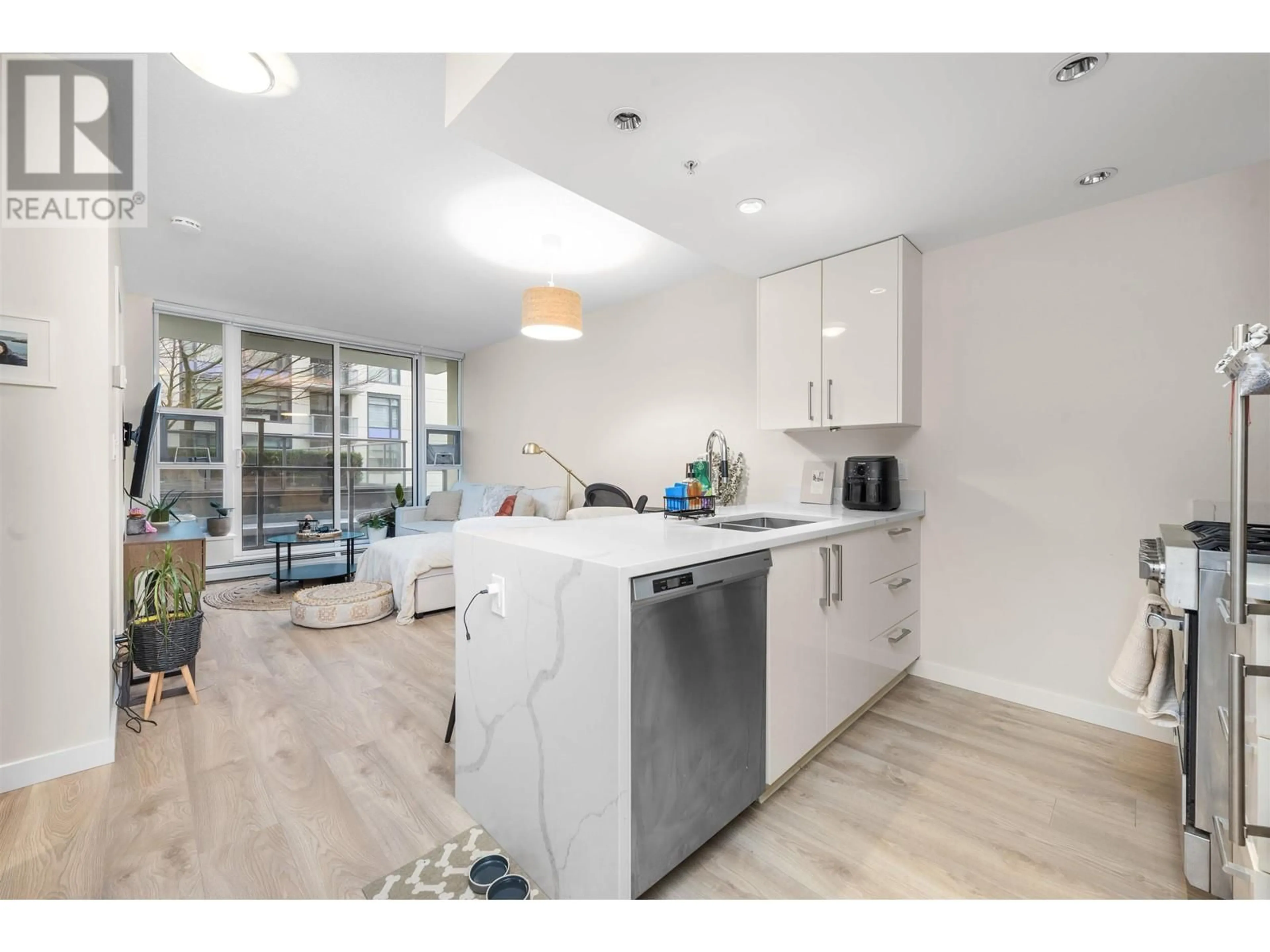 Open concept kitchen, wood/laminate floor for 611 1708 COLUMBIA STREET, Vancouver British Columbia V5Y0H7