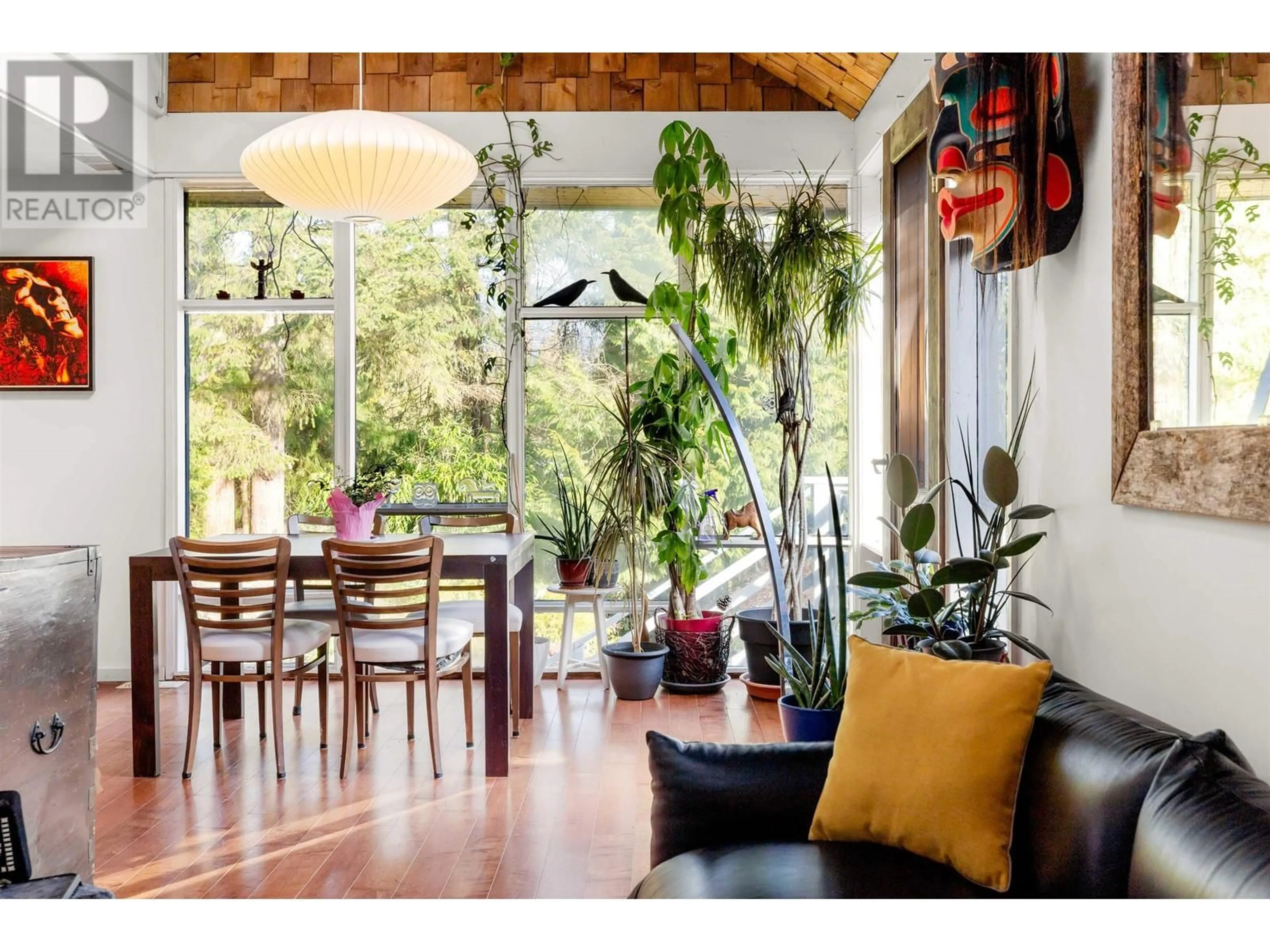 Dining room, wood/laminate floor for 4524 PRIME STREET, North Vancouver British Columbia V7K2R4