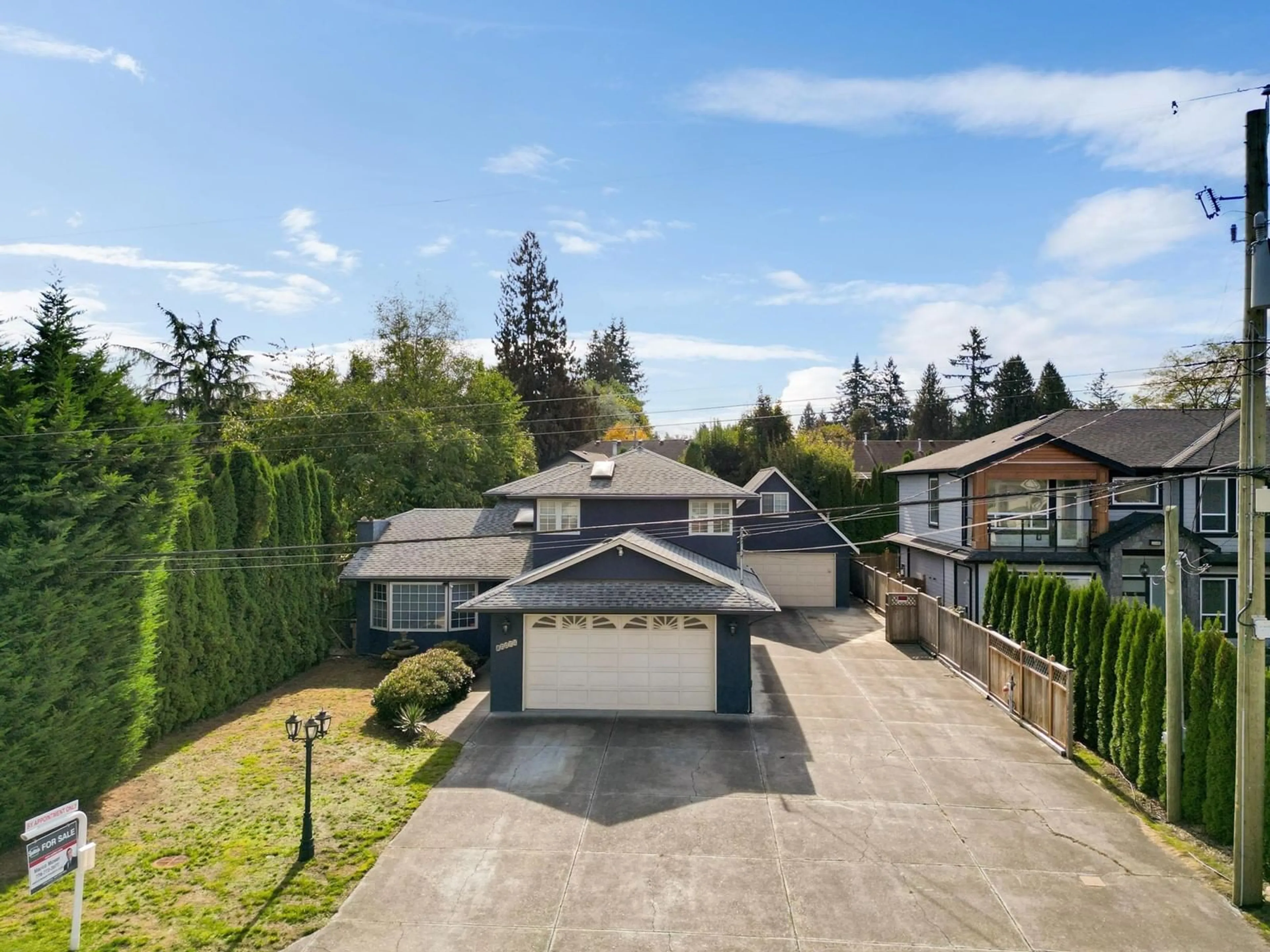 A pic from outside/outdoor area/front of a property/back of a property/a pic from drone, street for 20080 50 AVENUE AVENUE, Langley British Columbia V3A3S7