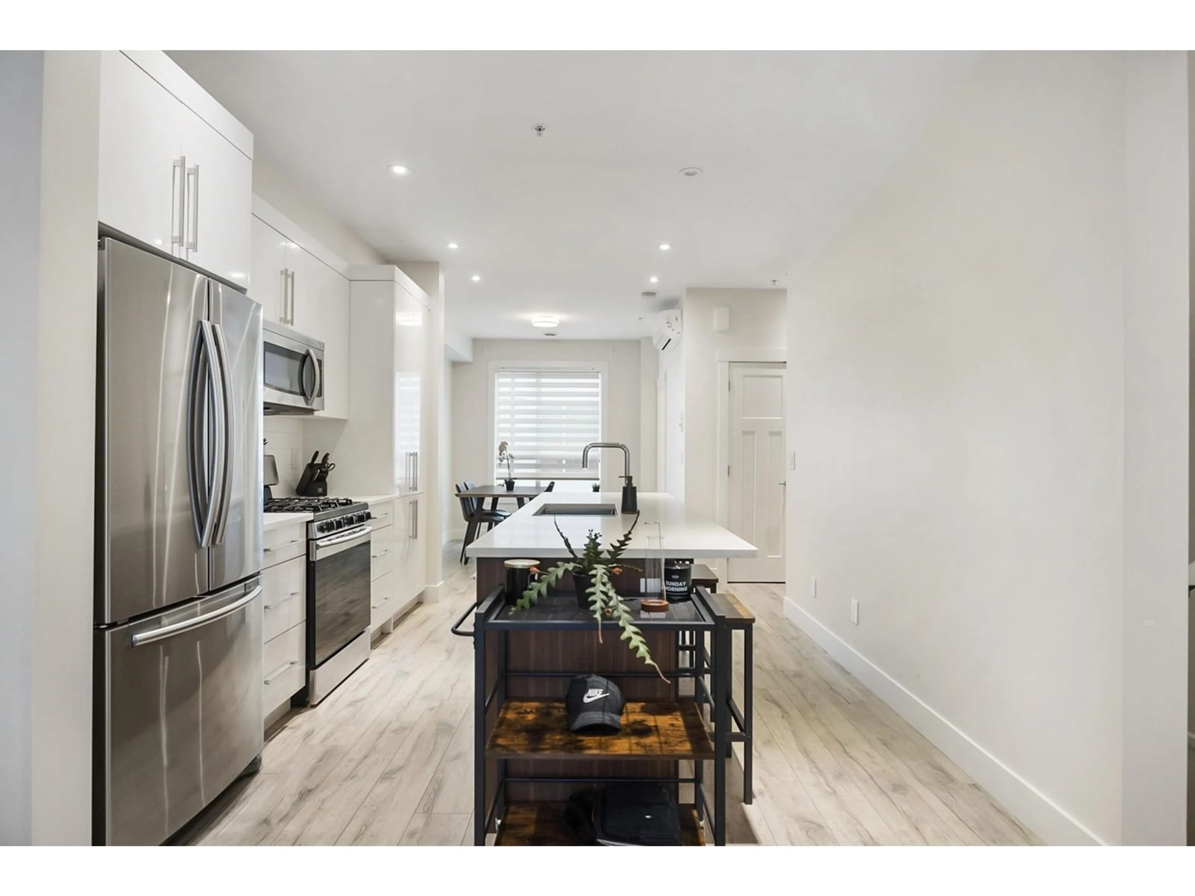 Open concept kitchen, unknown for 3 - 5475 199A, Langley British Columbia V3A1J7