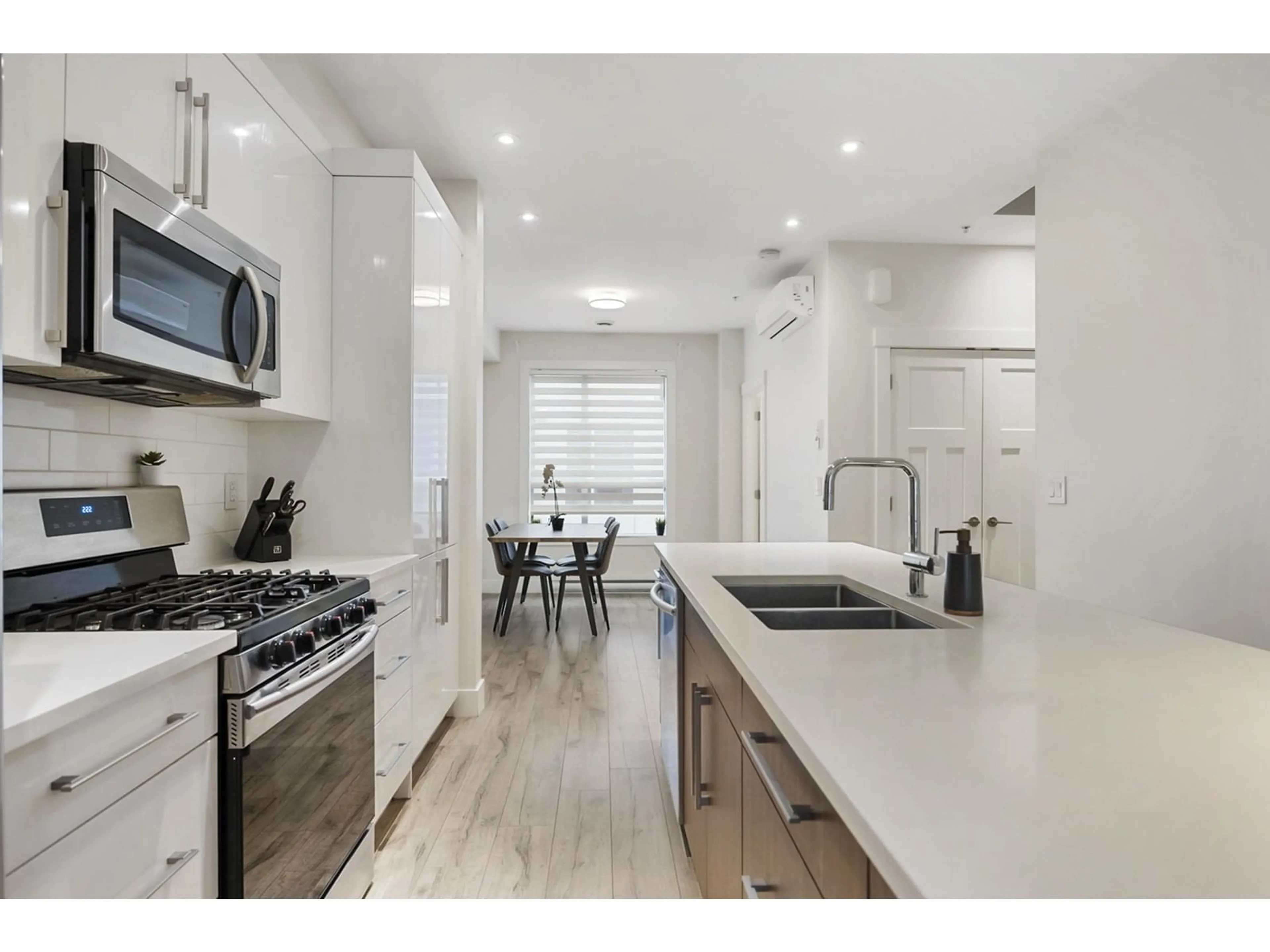 Open concept kitchen, unknown for 3 - 5475 199A, Langley British Columbia V3A1J7