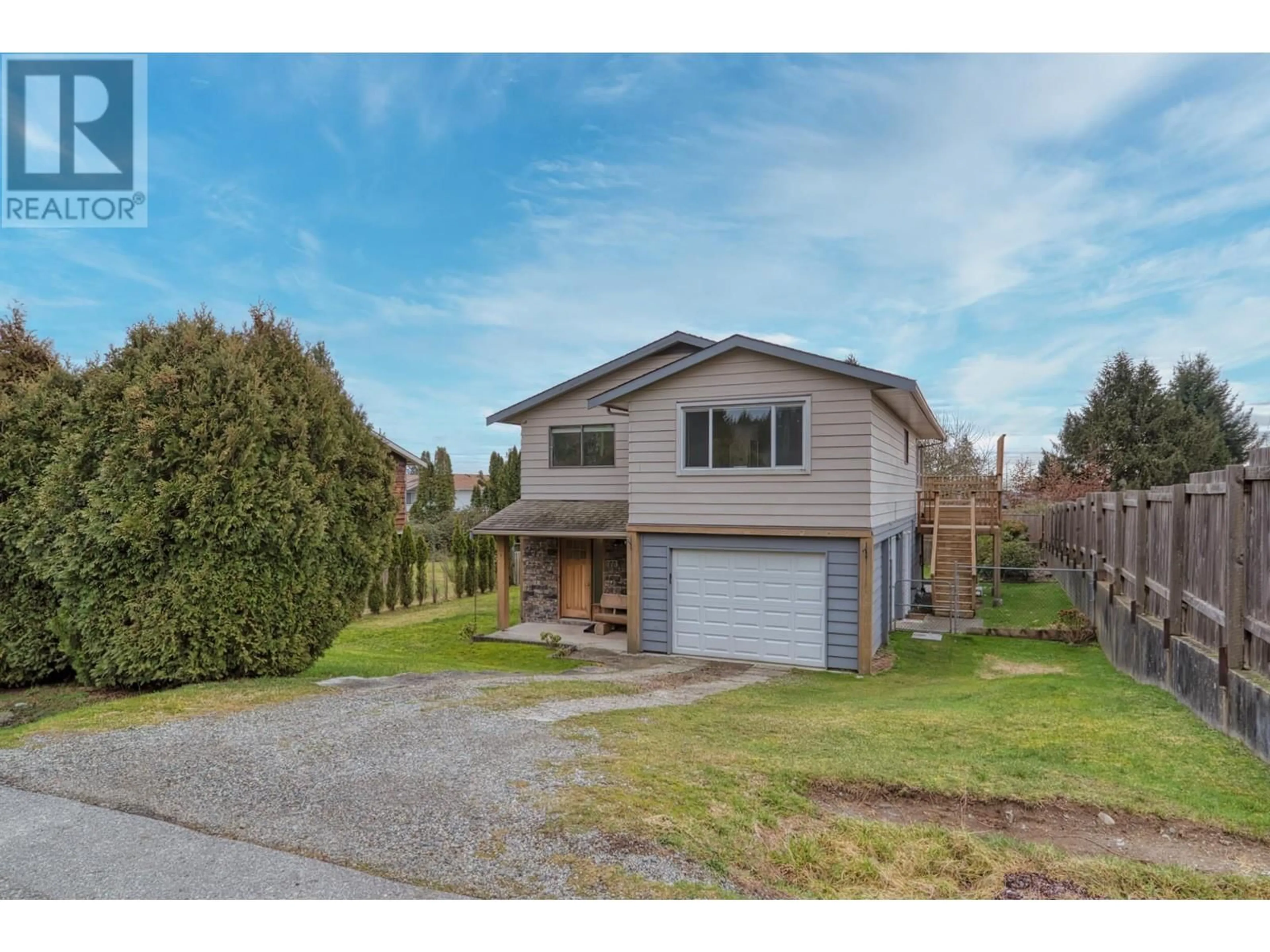 A pic from outside/outdoor area/front of a property/back of a property/a pic from drone, street for 773 SEACOT WAY, Gibsons British Columbia V0N1V9