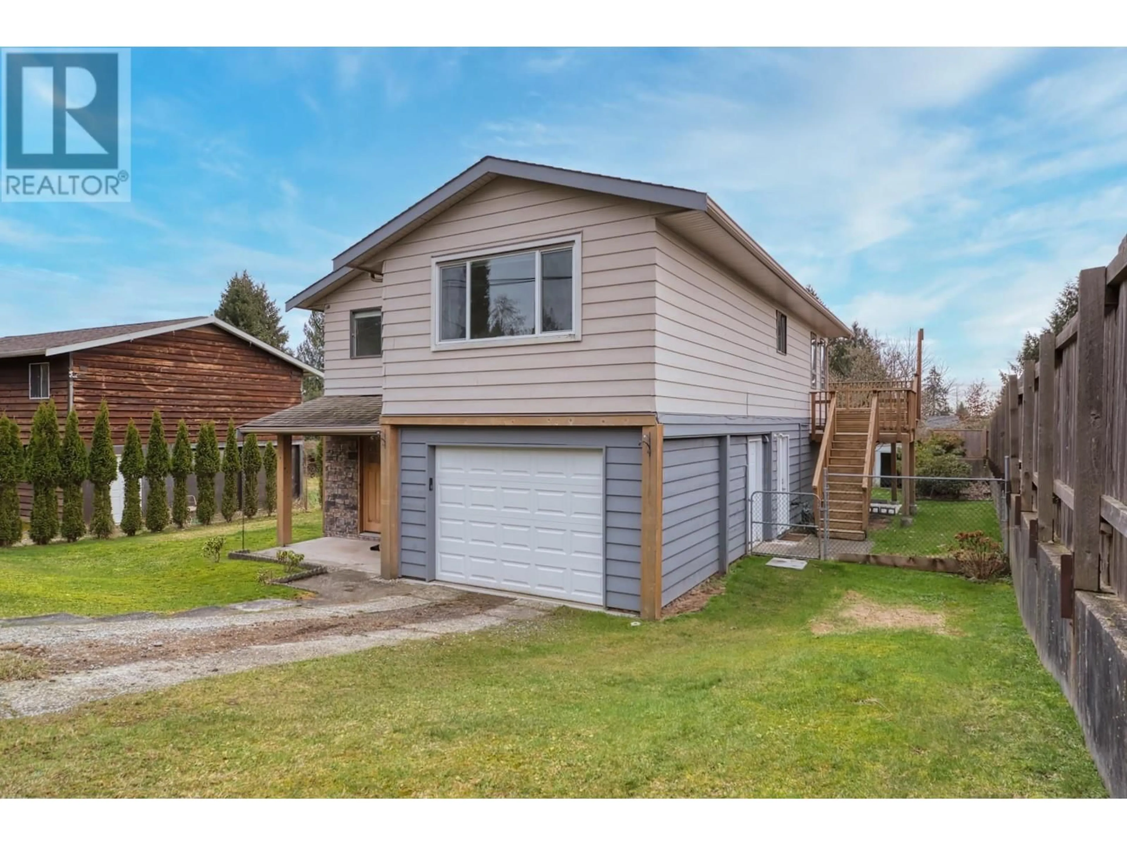 Home with vinyl exterior material, street for 773 SEACOT WAY, Gibsons British Columbia V0N1V9