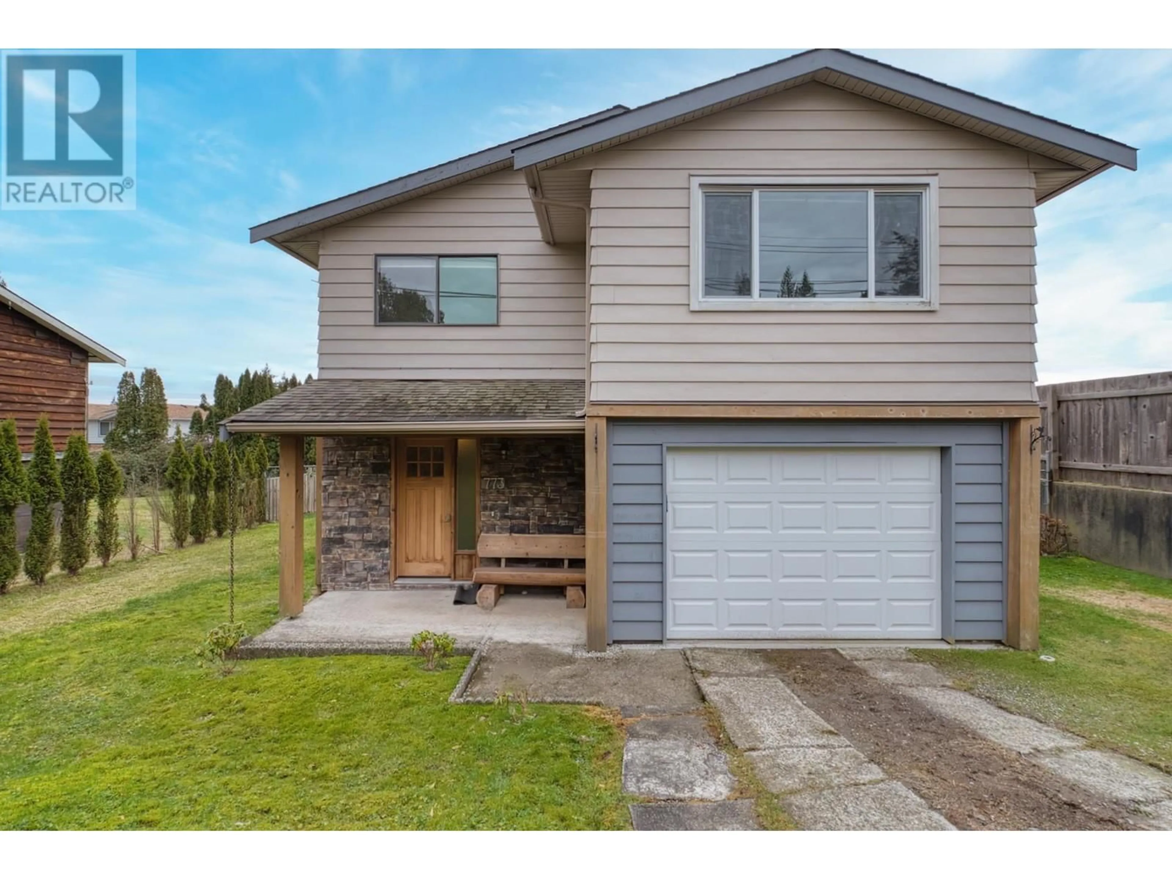 Home with vinyl exterior material, street for 773 SEACOT WAY, Gibsons British Columbia V0N1V9