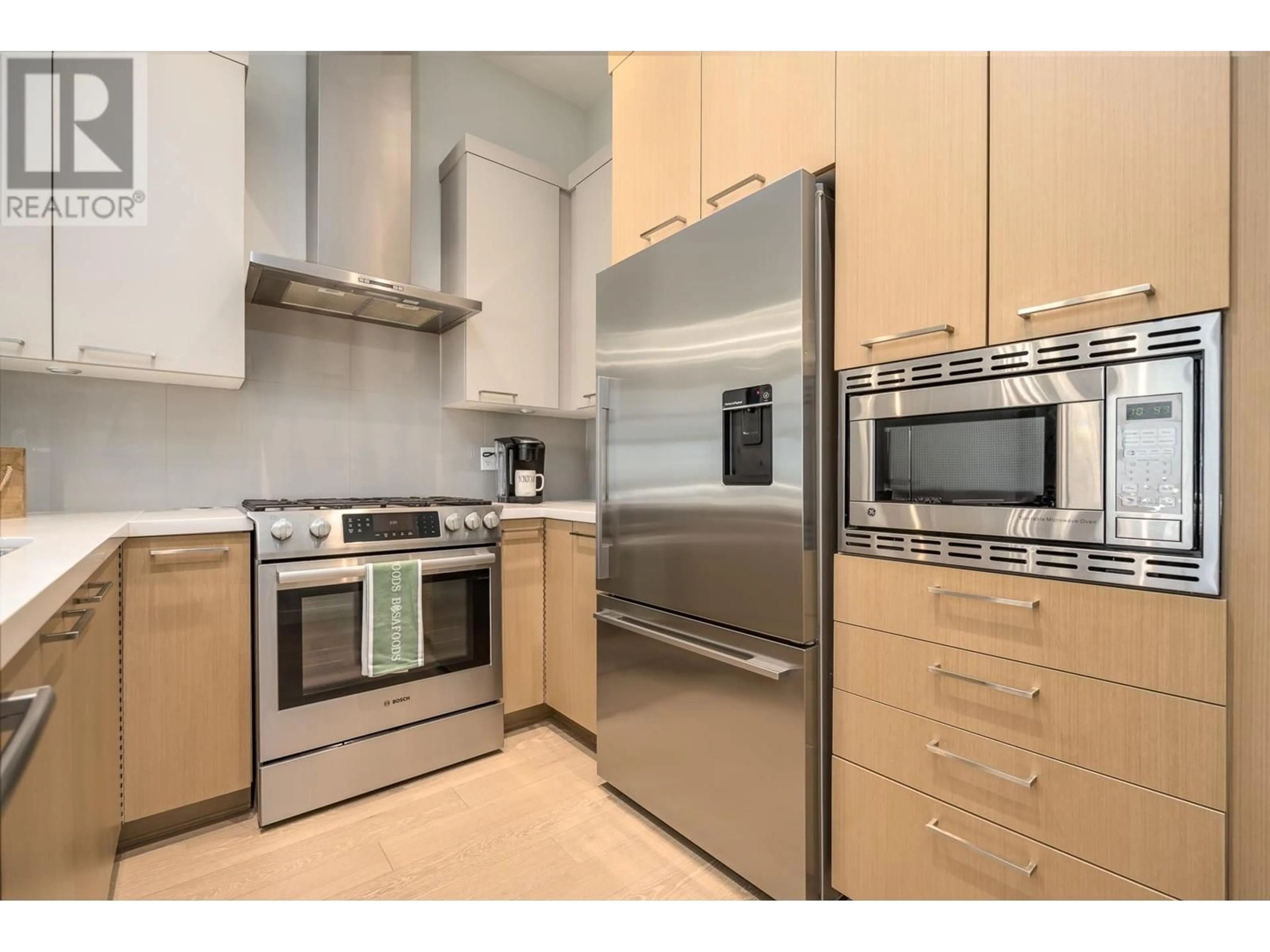 Standard kitchen, unknown for 611 5011 SPRINGS BOULEVARD, Delta British Columbia V4M0B6