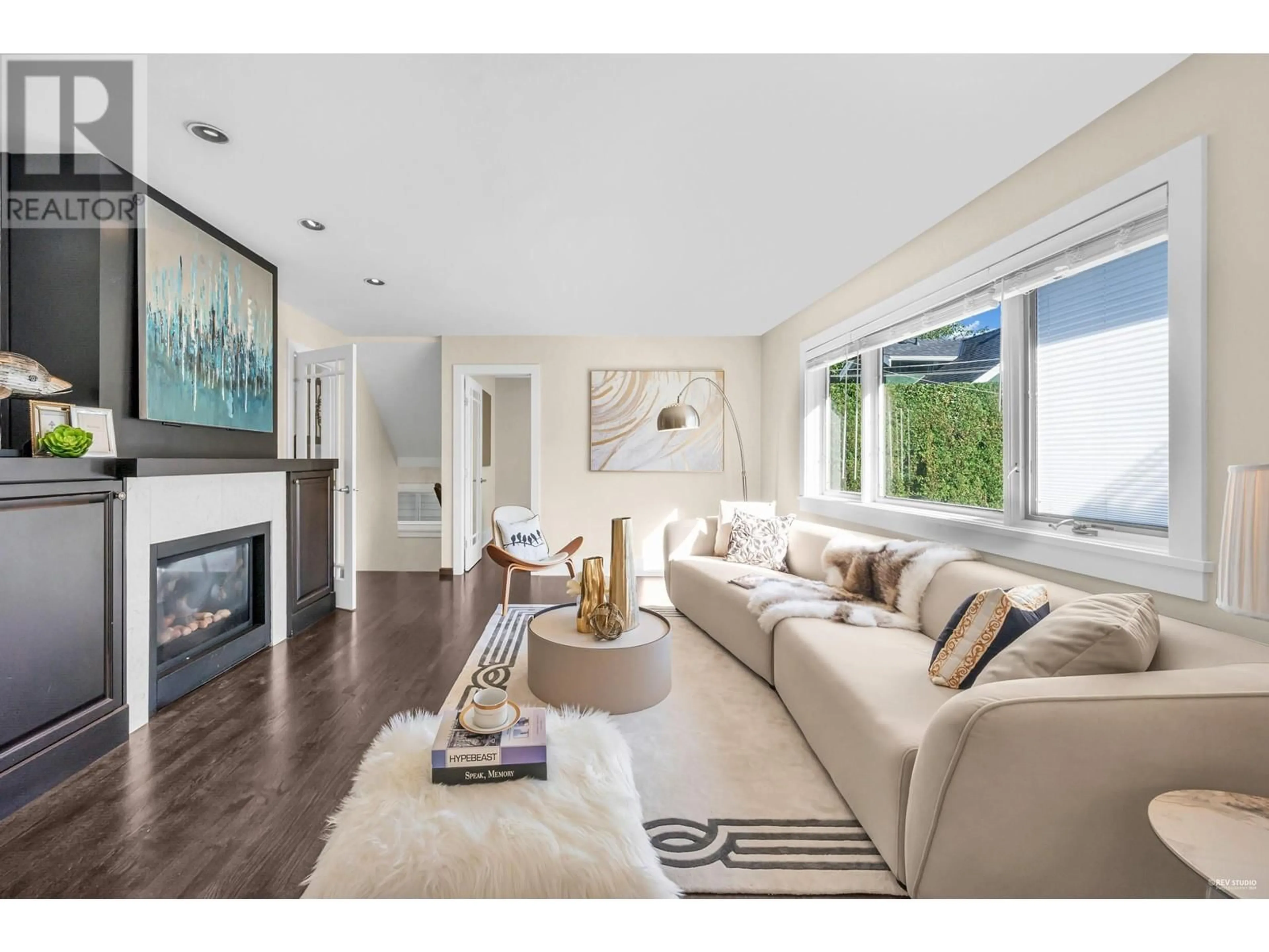 Living room with furniture, wood/laminate floor for 4072 11TH AVENUE, Vancouver British Columbia V6R2L3
