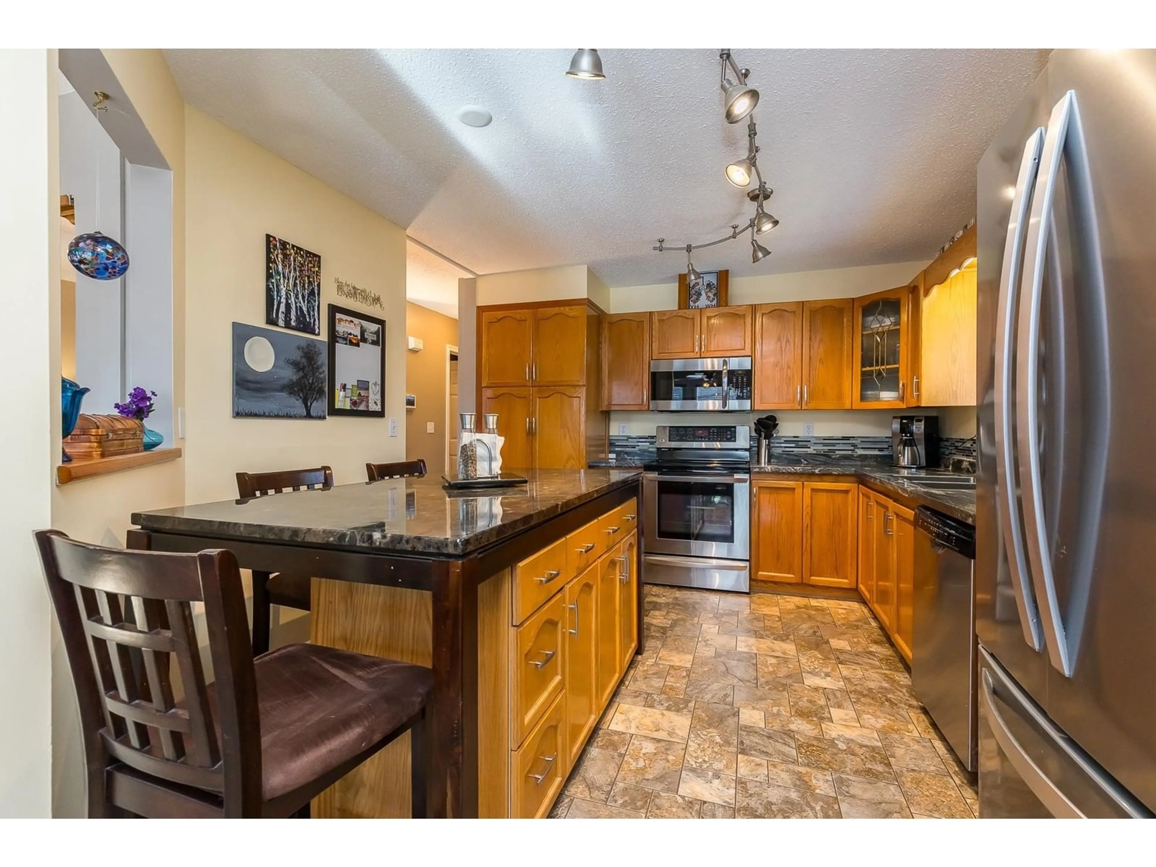 Open concept kitchen, unknown for 105 - 6338 VEDDER ROAD, Chilliwack British Columbia V2R3R3
