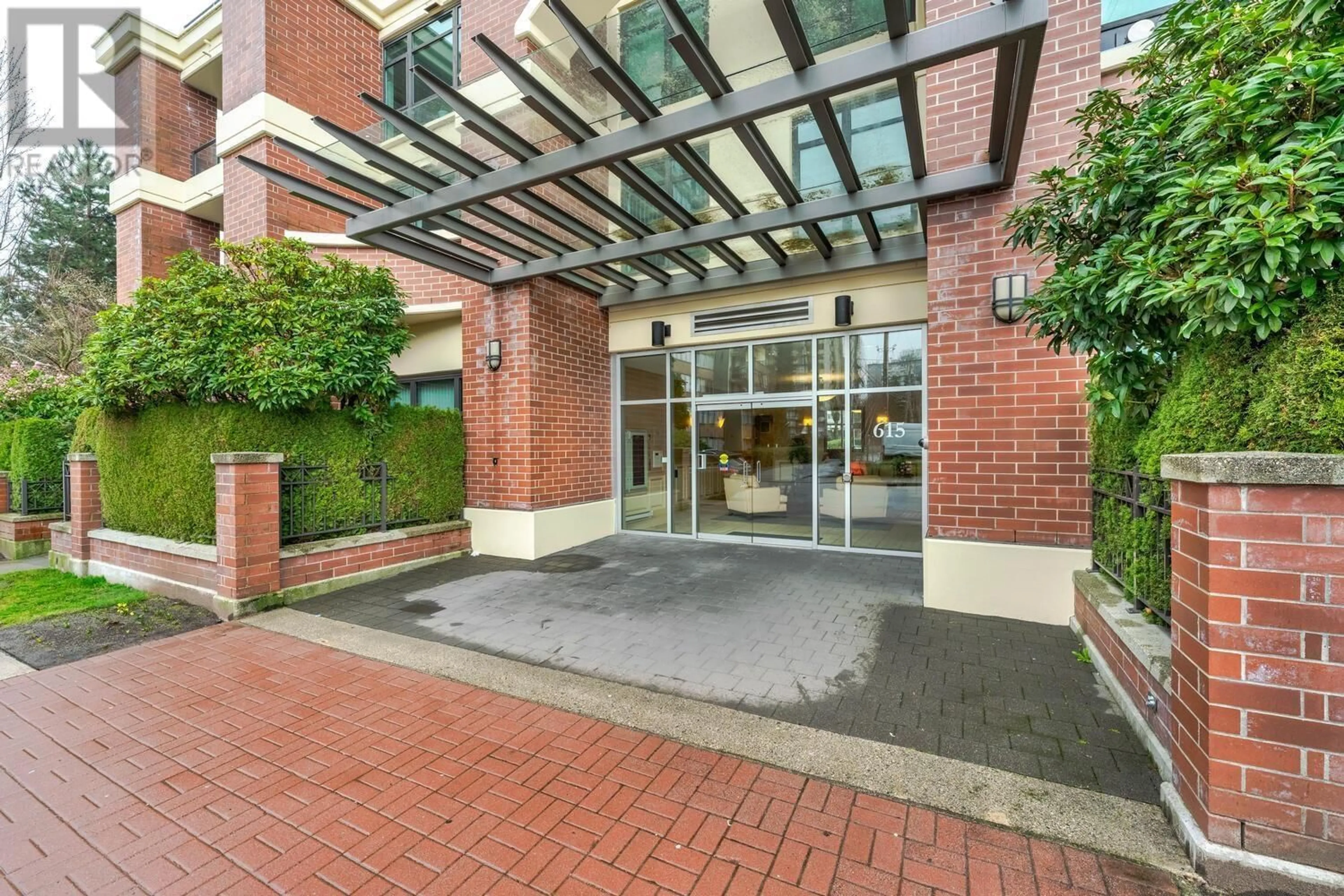 Indoor foyer for 101 615 HAMILTON STREET, New Westminster British Columbia V3M7A7