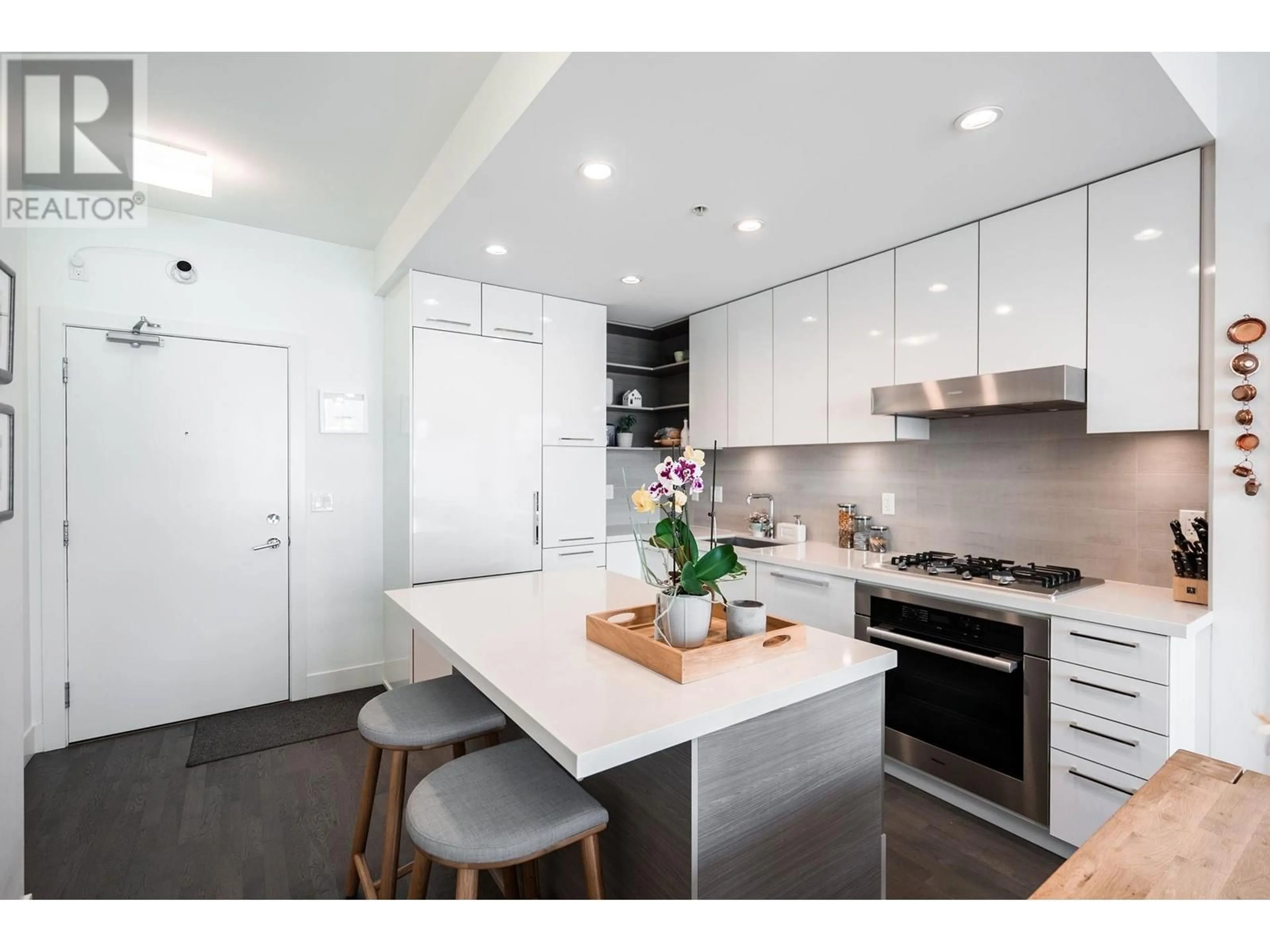 Open concept kitchen, ceramic/tile floor for 315 1628 W 4TH AVENUE, Vancouver British Columbia V6J0G6