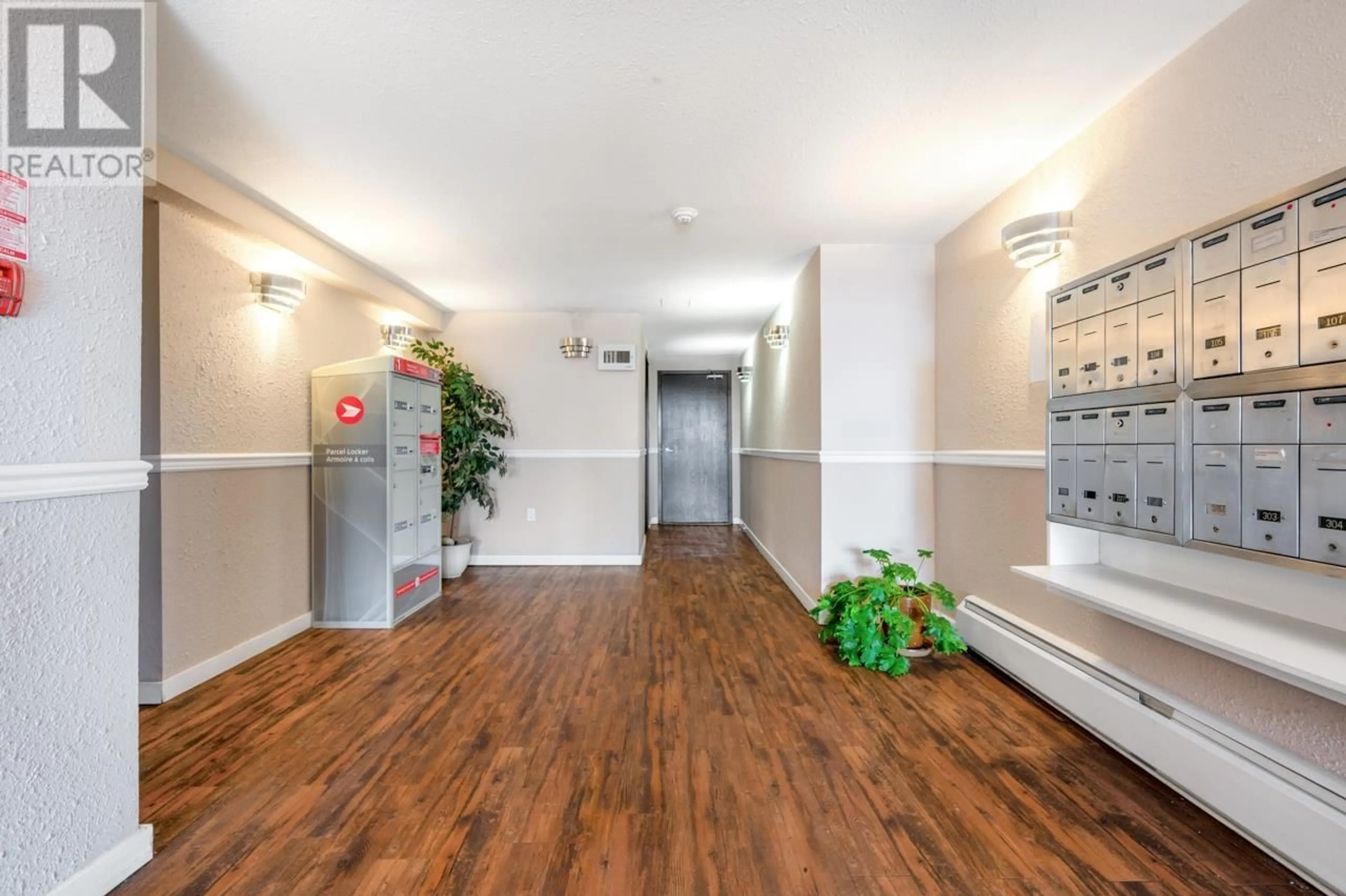 Indoor foyer for 106 - 119 AGNES STREET, New Westminster British Columbia V3L1E4