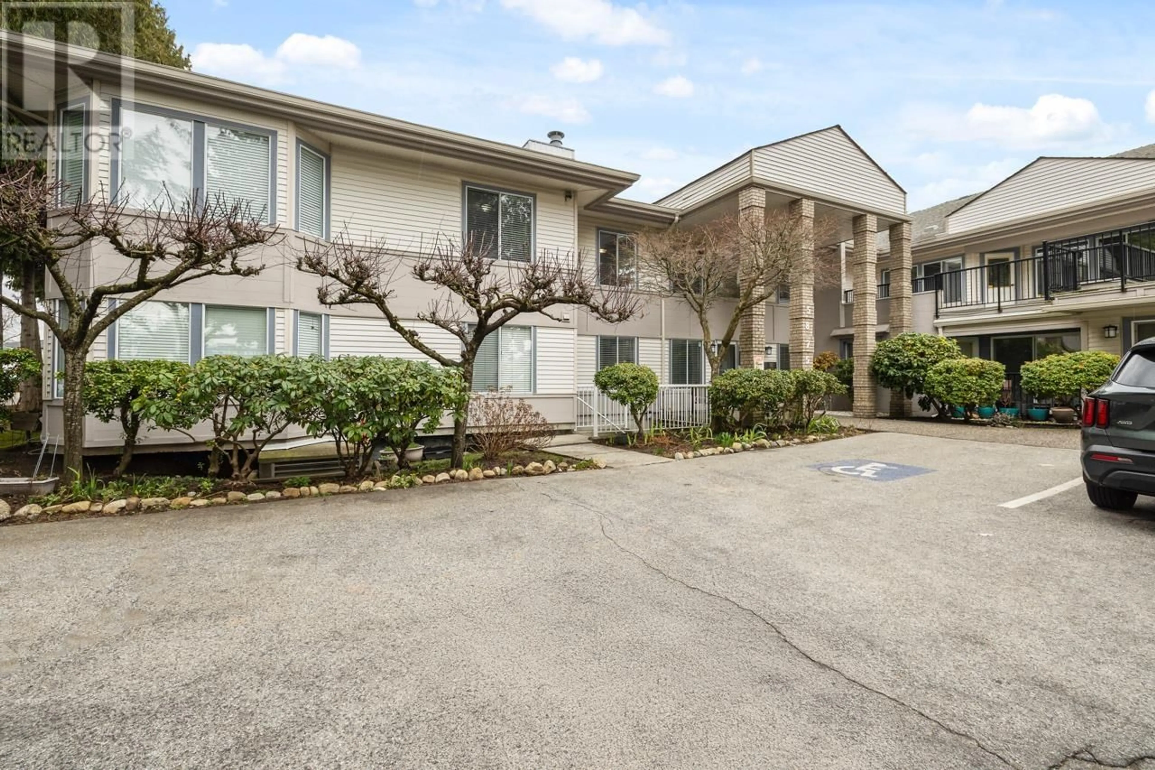 Patio, street for 206 - 5875 IMPERIAL STREET, Burnaby British Columbia V5J1G4