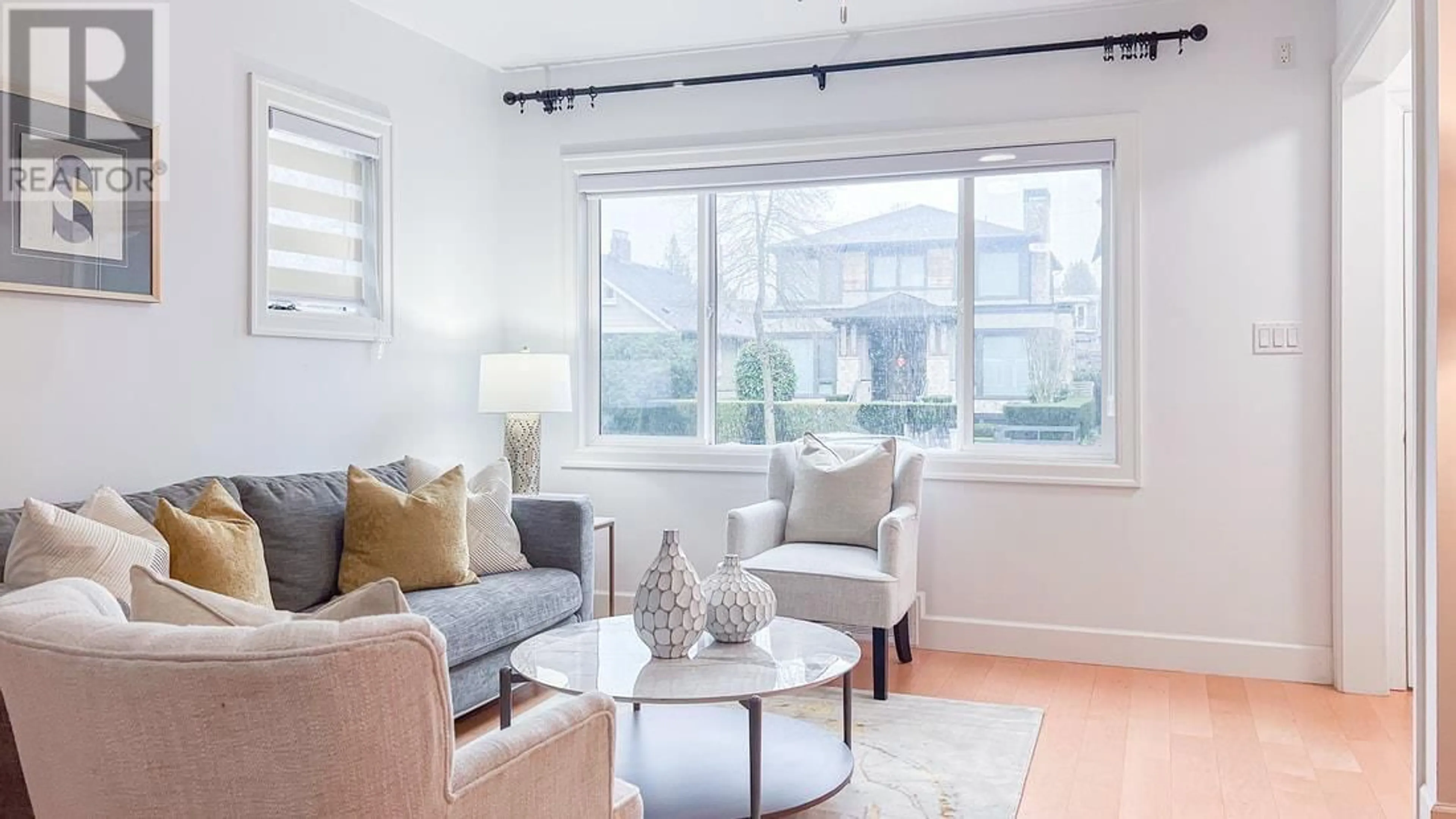 Living room with furniture, wood/laminate floor for 4633 W 11TH AVENUE, Vancouver British Columbia V6R2M6