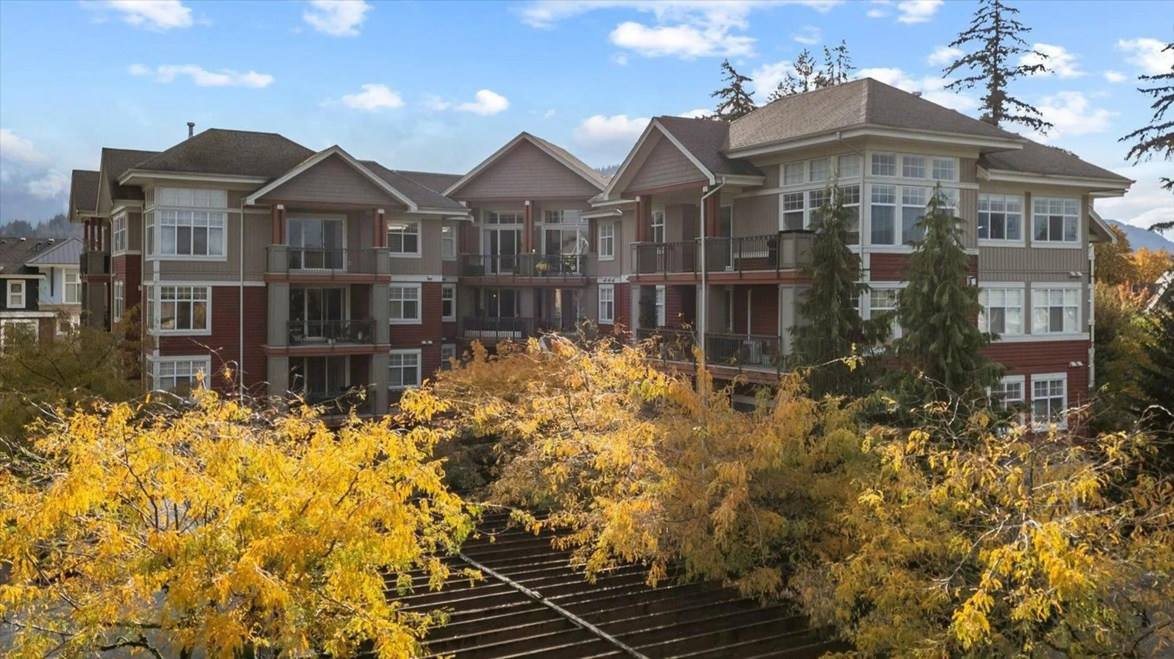 Patio, water/lake/river/ocean view for 407A - 45595 TAMIHI WAY, Chilliwack British Columbia V2R0G3