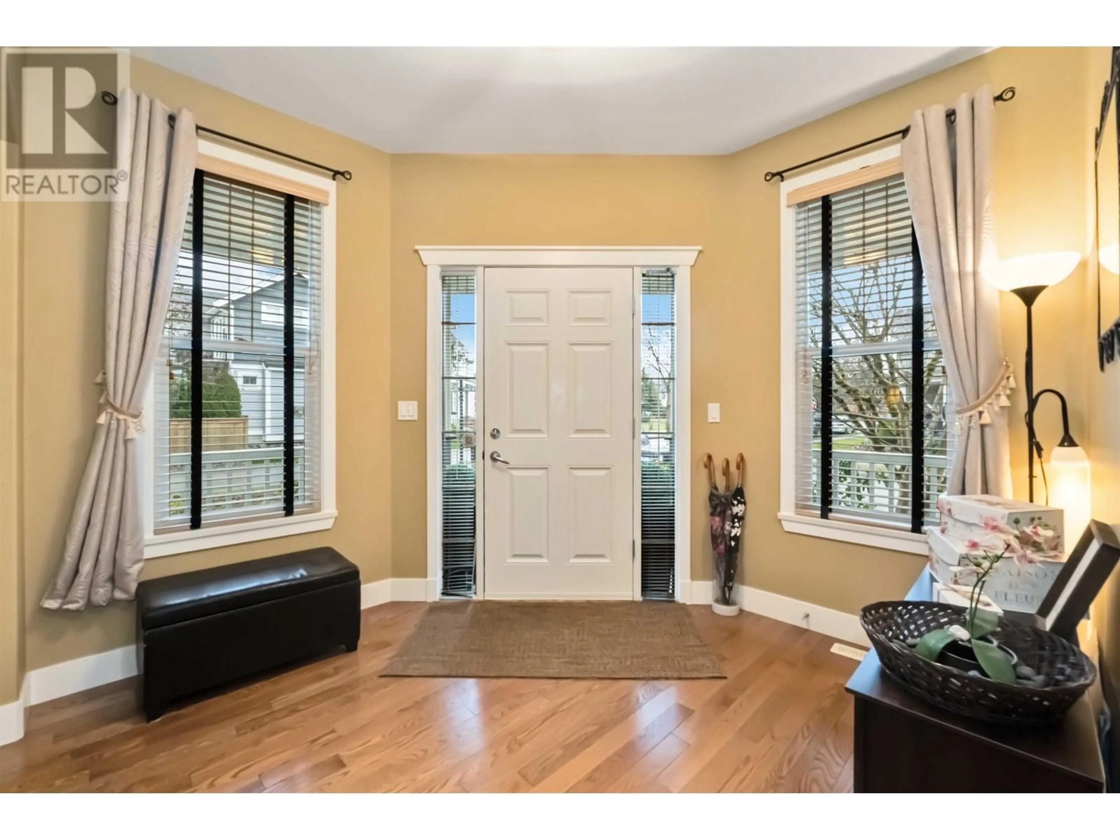Indoor entryway for 11151 CARTER CLOSE, Pitt Meadows British Columbia V3Y0B4