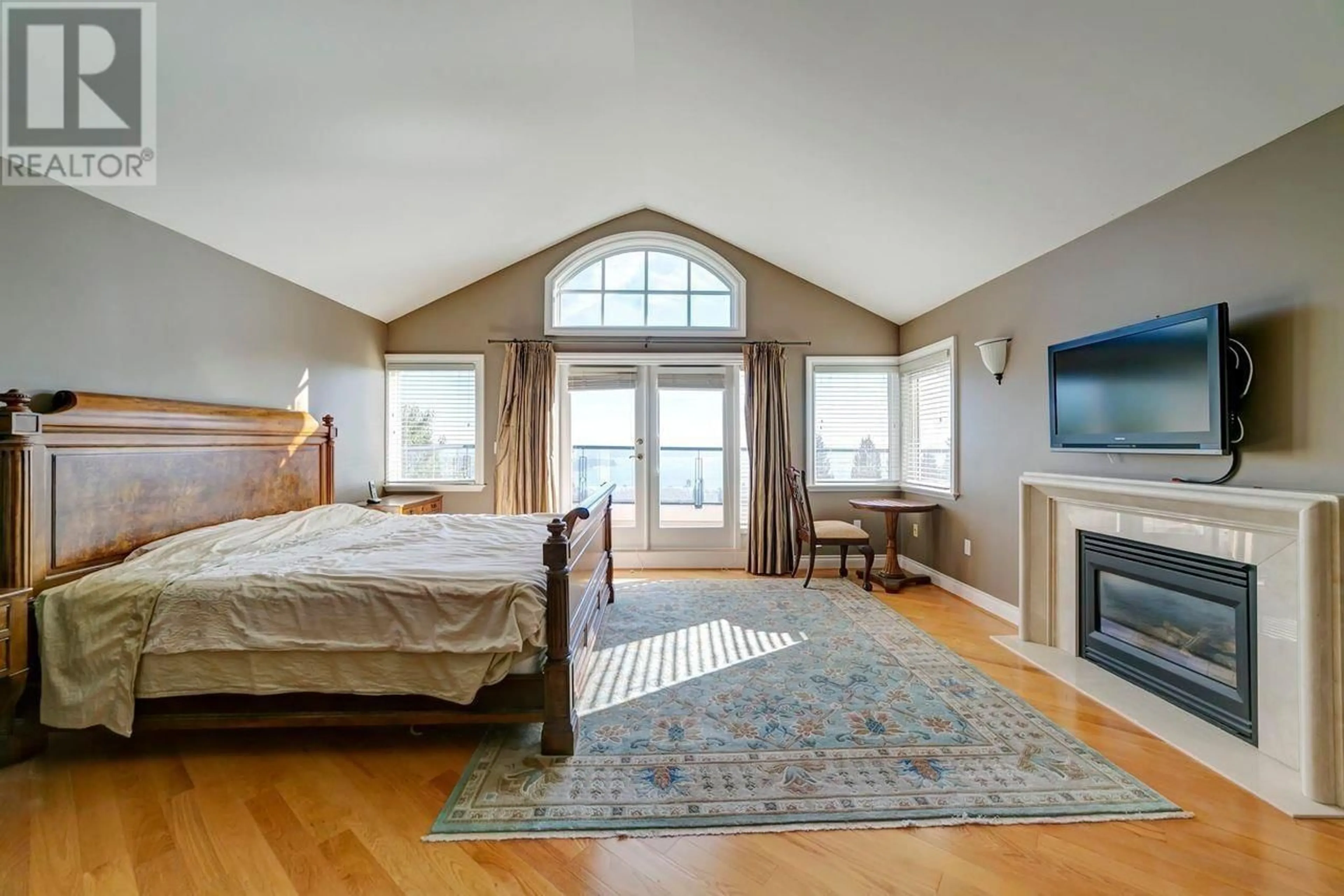 Bedroom with bed, unknown for 2336 WESTHILL DRIVE, West Vancouver British Columbia V7S2Z5