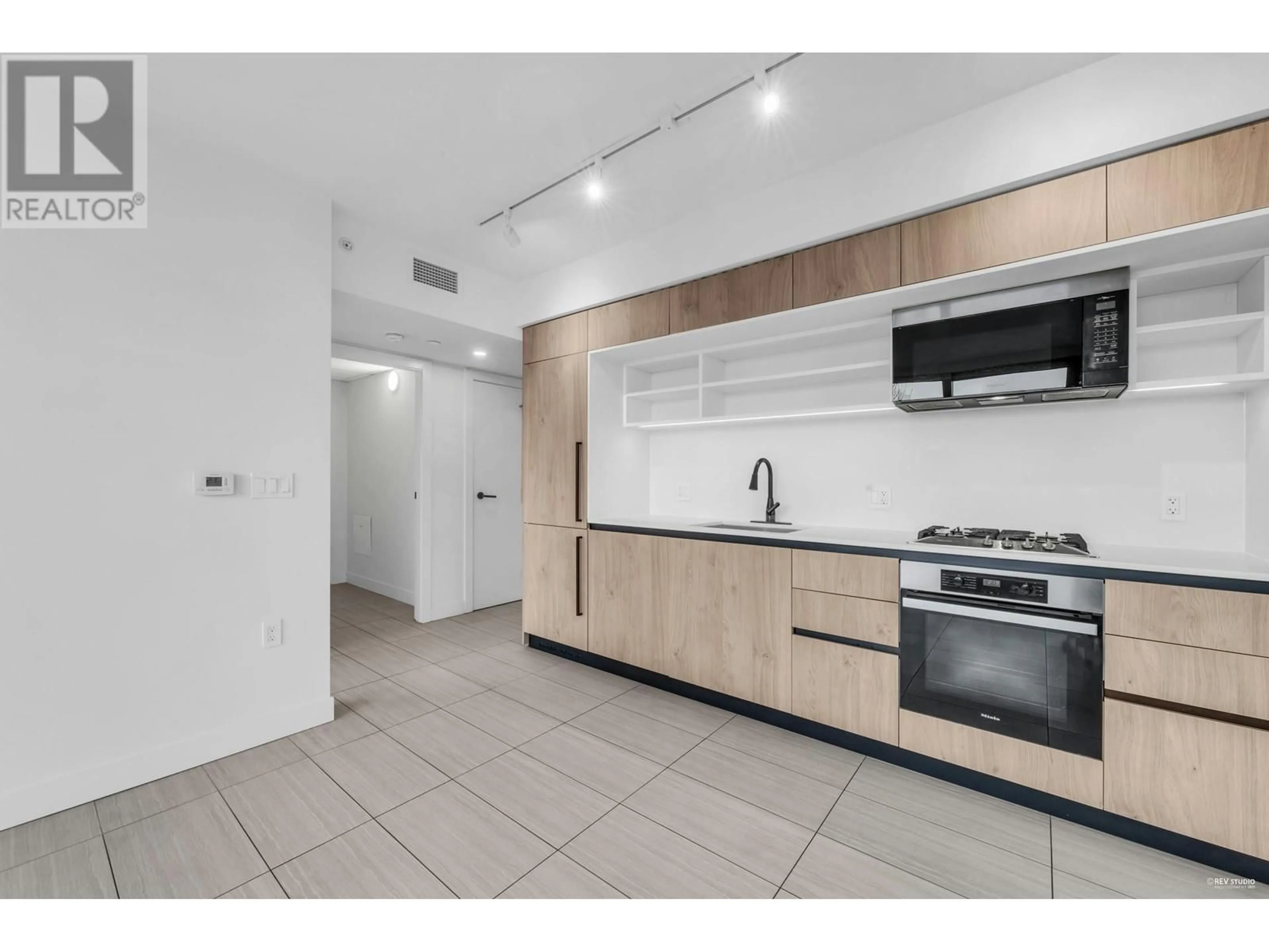 Standard kitchen, unknown for 501 5058 JOYCE STREET, Vancouver British Columbia V5R0J9