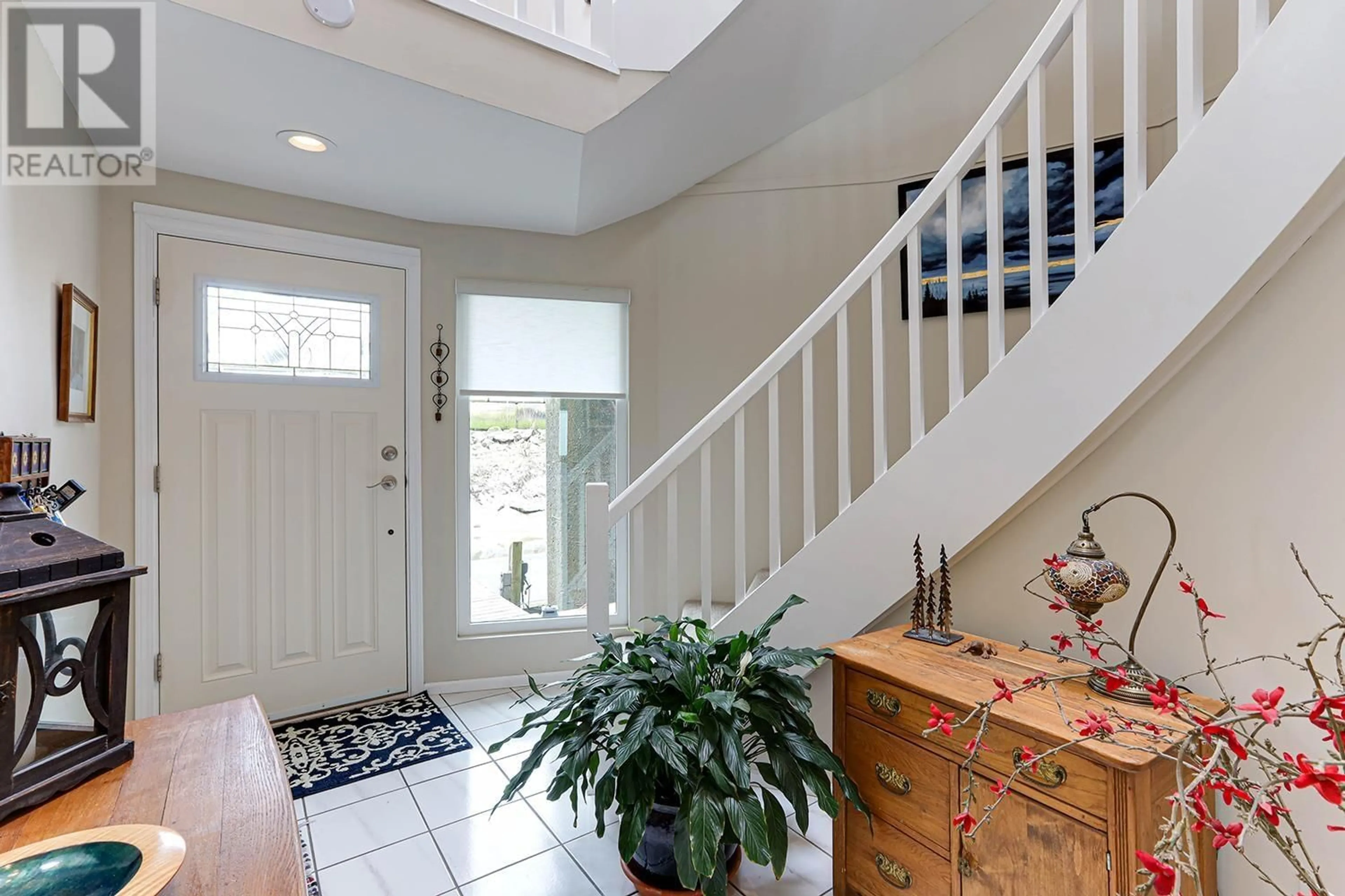 Indoor entryway for 11 - 3459 RIVER ROAD, Delta British Columbia V4K4Y6