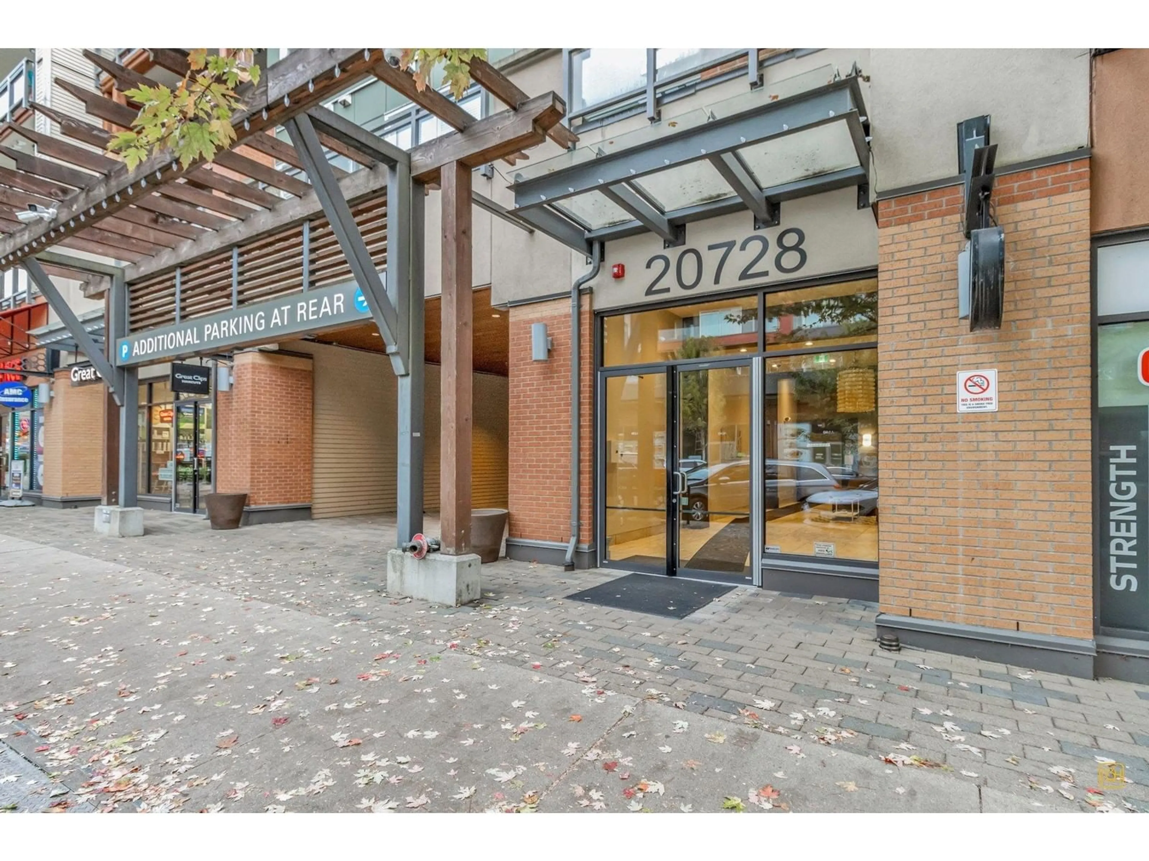 Indoor foyer for 419 - 20728 WILLOUGHBY TOWN CENTRE, Langley British Columbia V2Y0P3