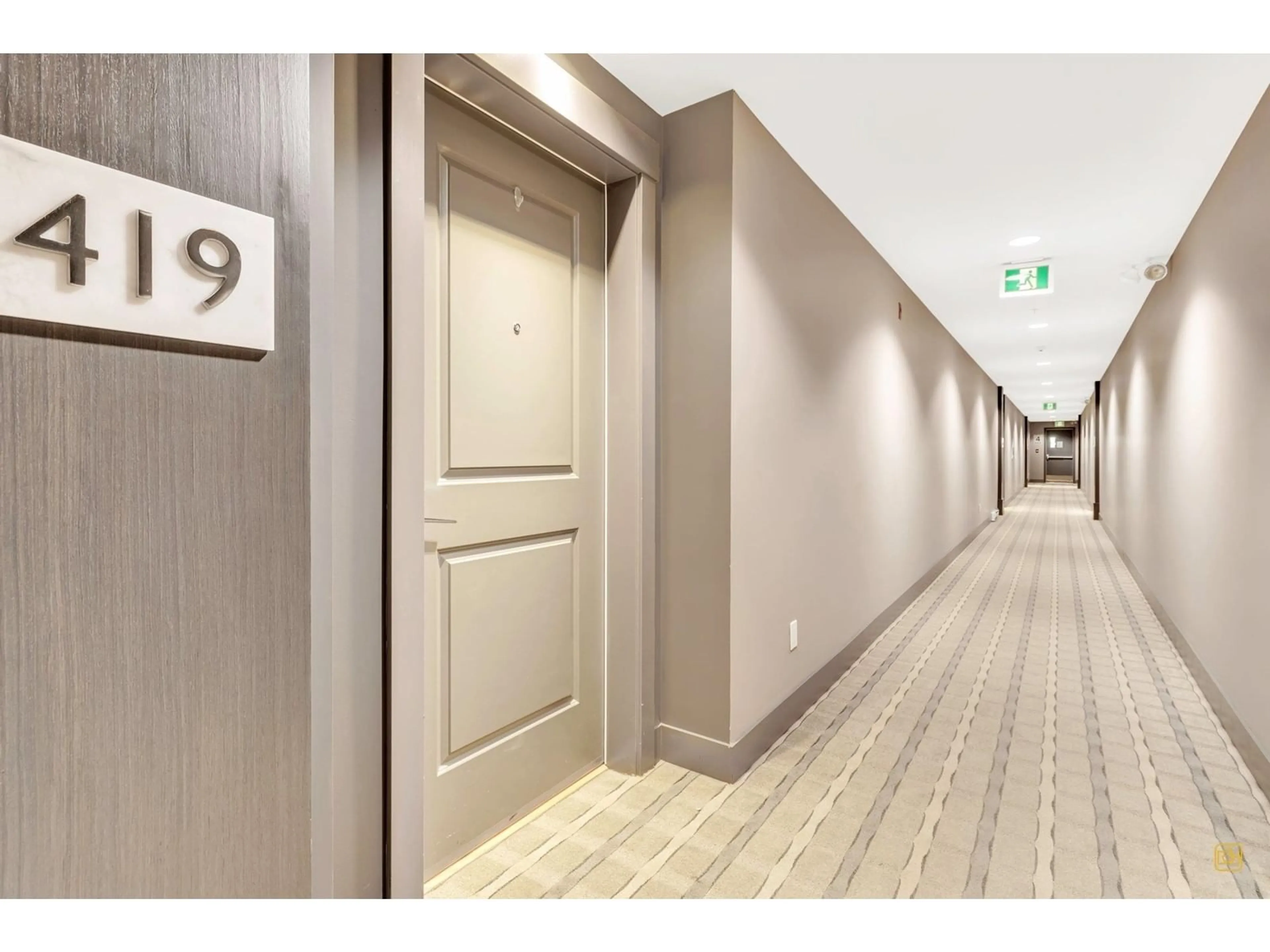 Indoor foyer for 419 - 20728 WILLOUGHBY TOWN CENTRE, Langley British Columbia V2Y0P3