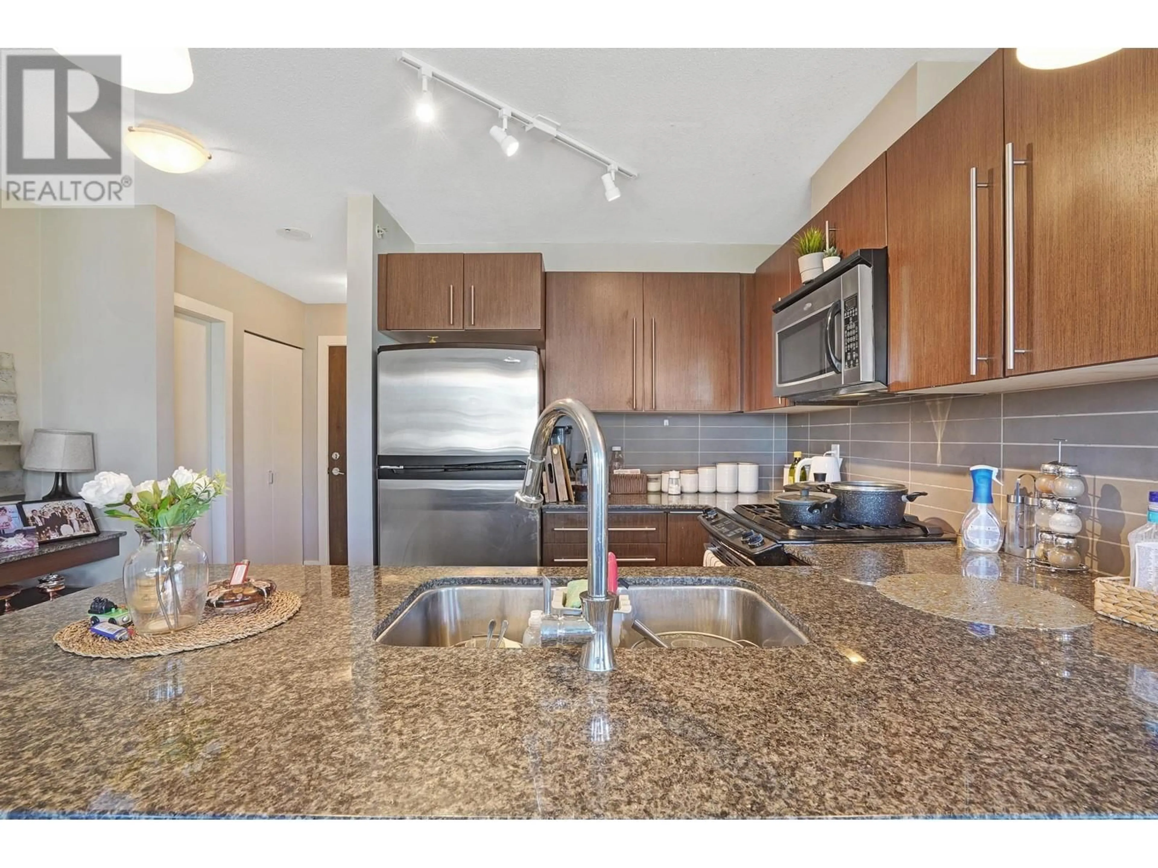 Open concept kitchen, unknown for 506 - 4888 BRENTWOOD DRIVE, Burnaby British Columbia V5C0C6