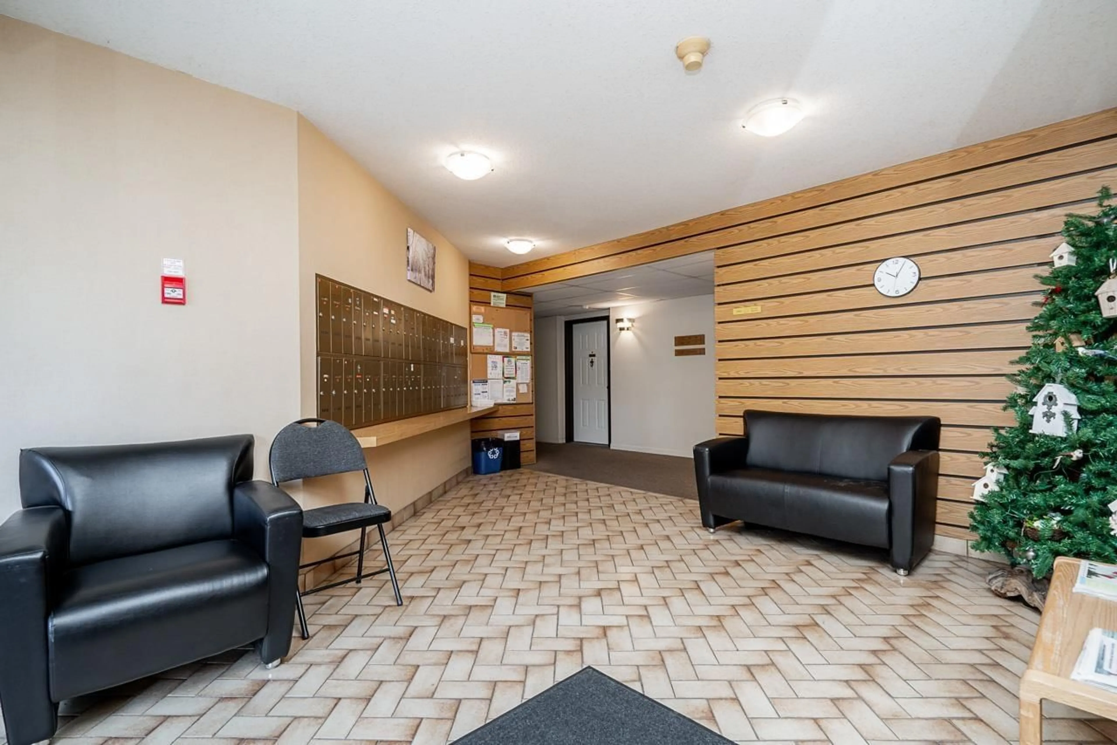 Lobby for 324 - 31955 OLD YALE, Abbotsford British Columbia V2T4N1