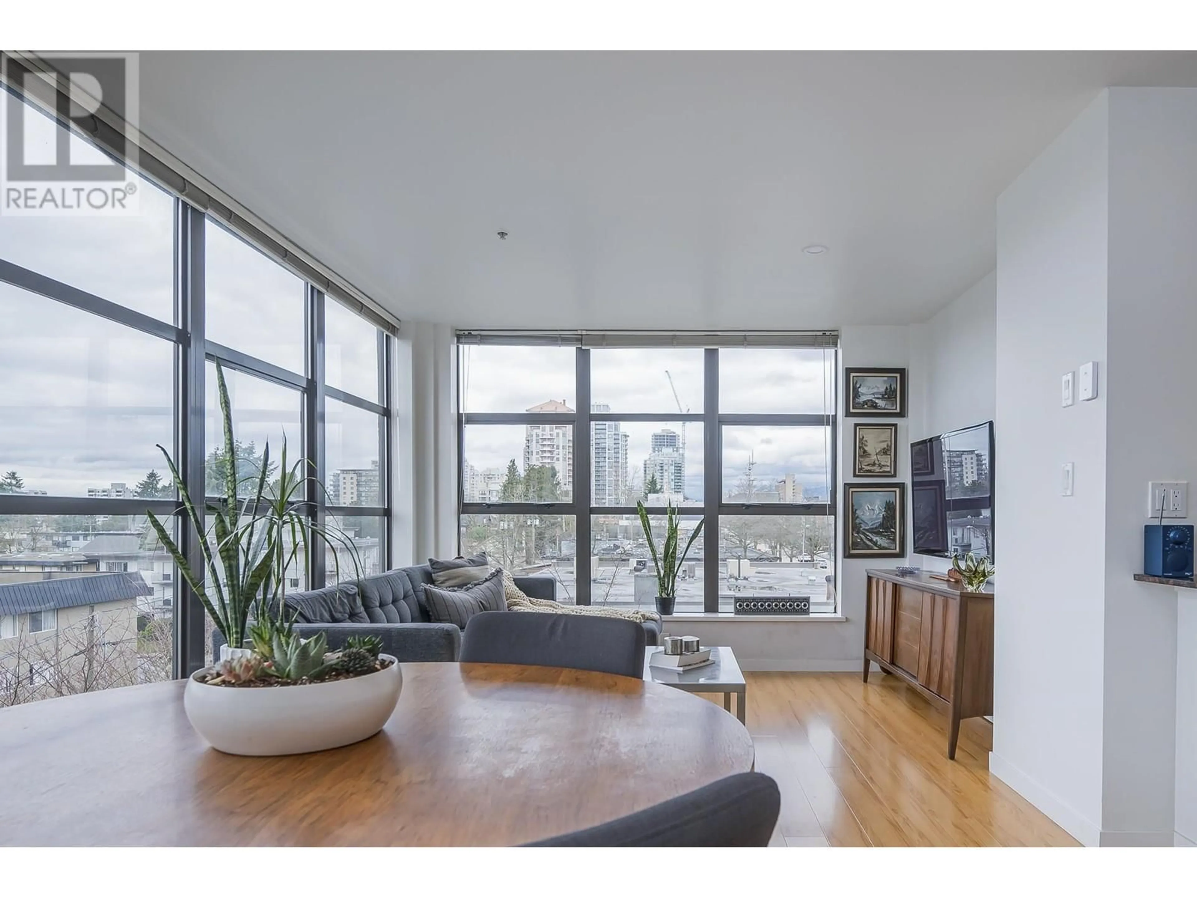 Living room with furniture, unknown for 501 306 SIXTH STREET, New Westminster British Columbia V3L0C9