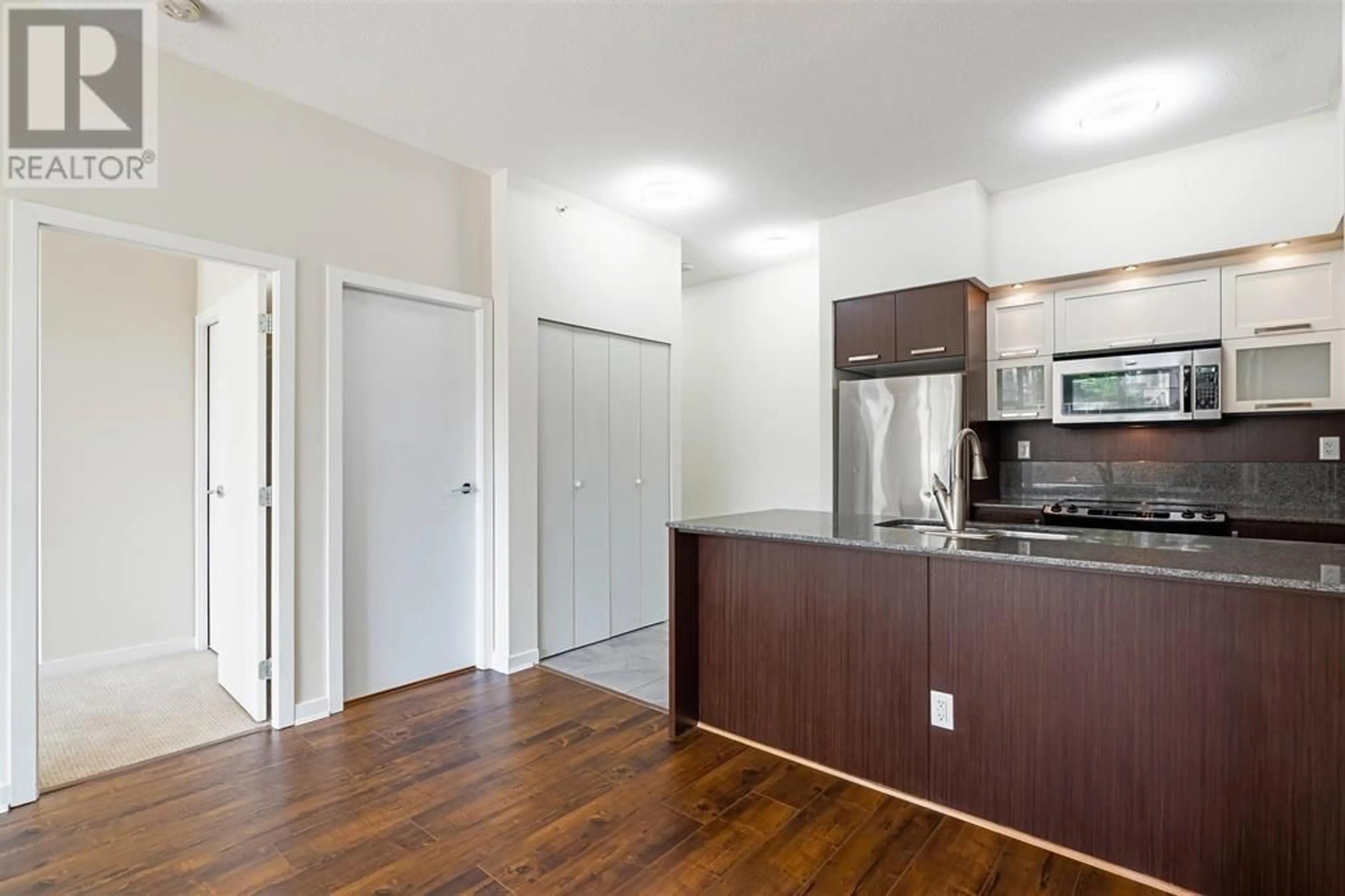 Standard kitchen, wood/laminate floor for 302 2980 ATLANTIC AVENUE, Coquitlam British Columbia V3B0G2