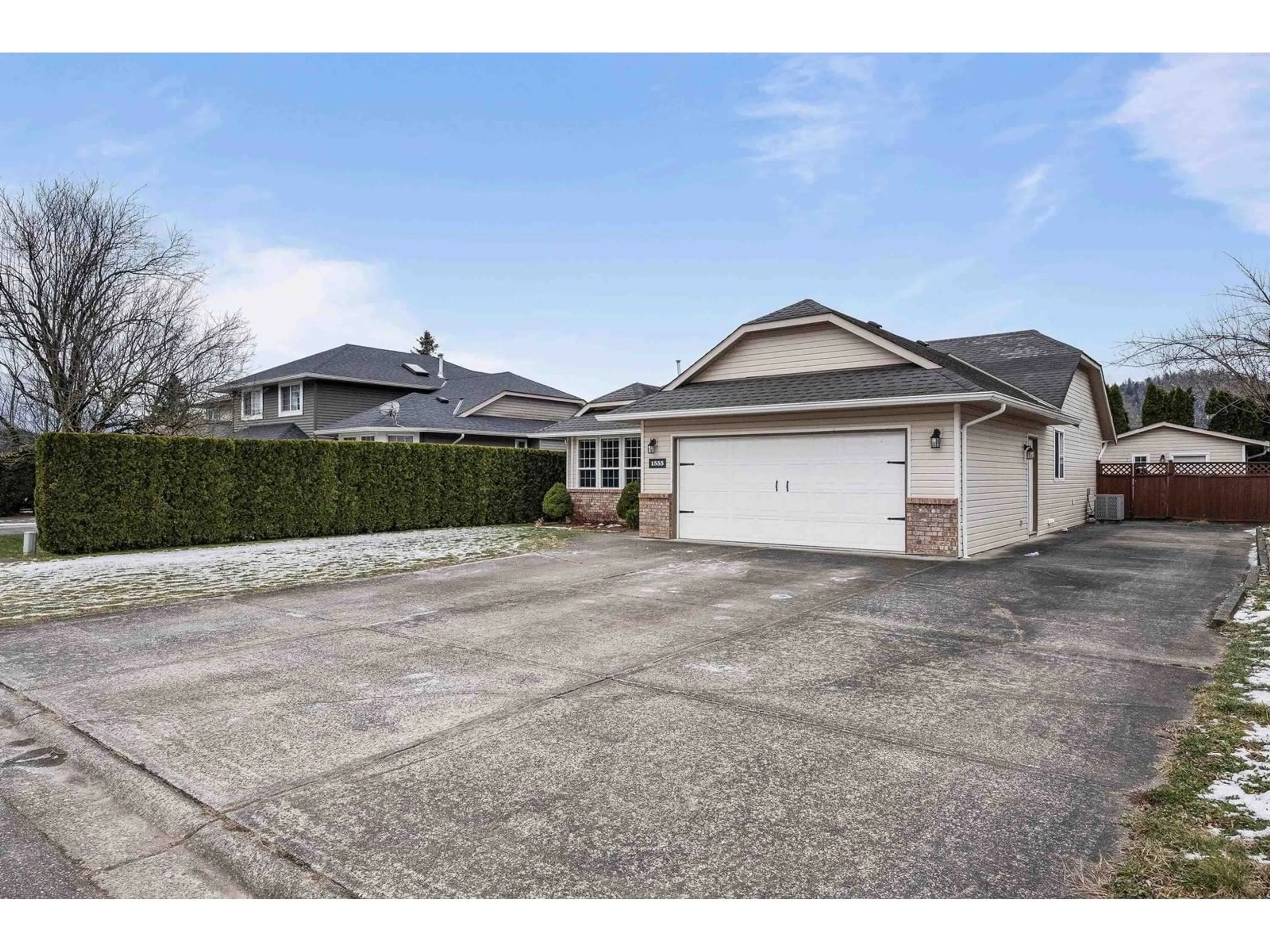 A pic from outside/outdoor area/front of a property/back of a property/a pic from drone, street for 1555 CANTERBURY DRIVE|Agassiz, Agassiz British Columbia V0M1A3