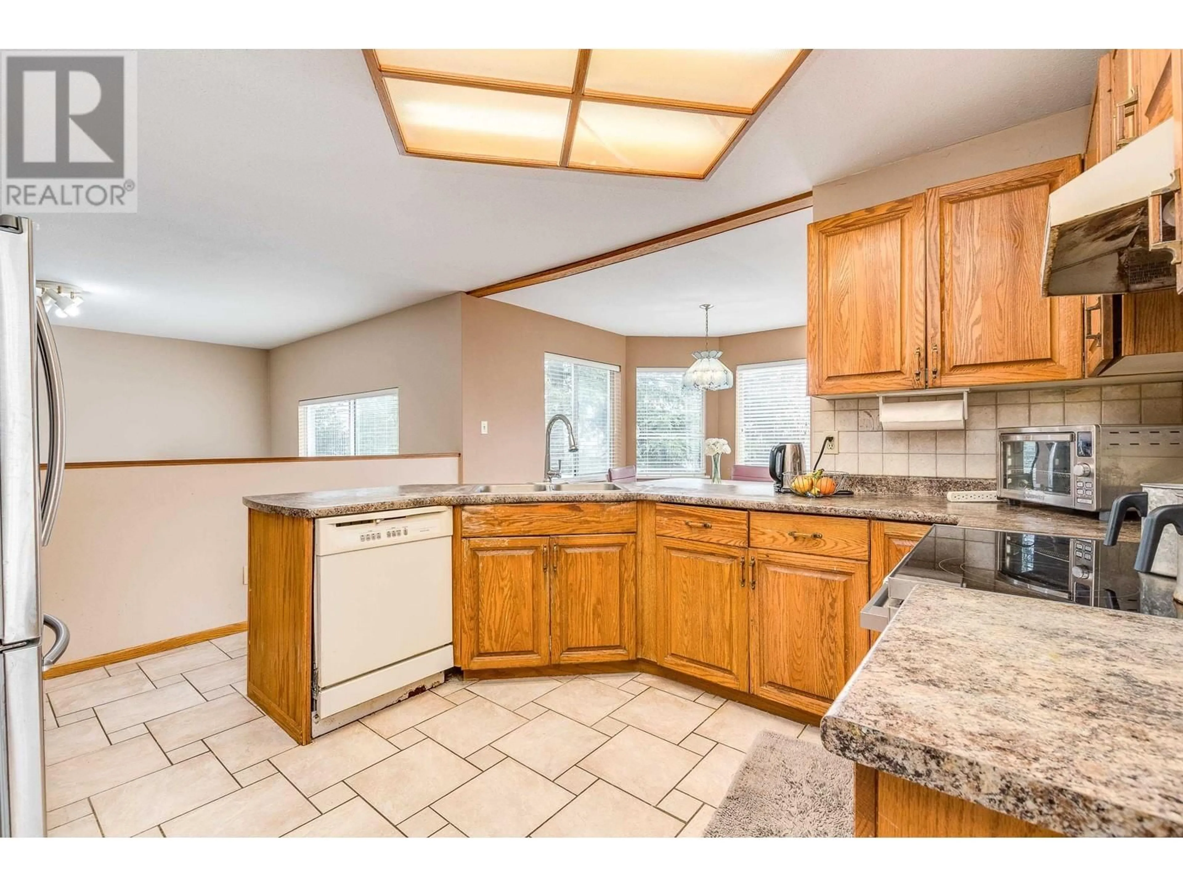 Open concept kitchen, ceramic/tile floor for 133 WARRICK STREET, Coquitlam British Columbia V3K5L3