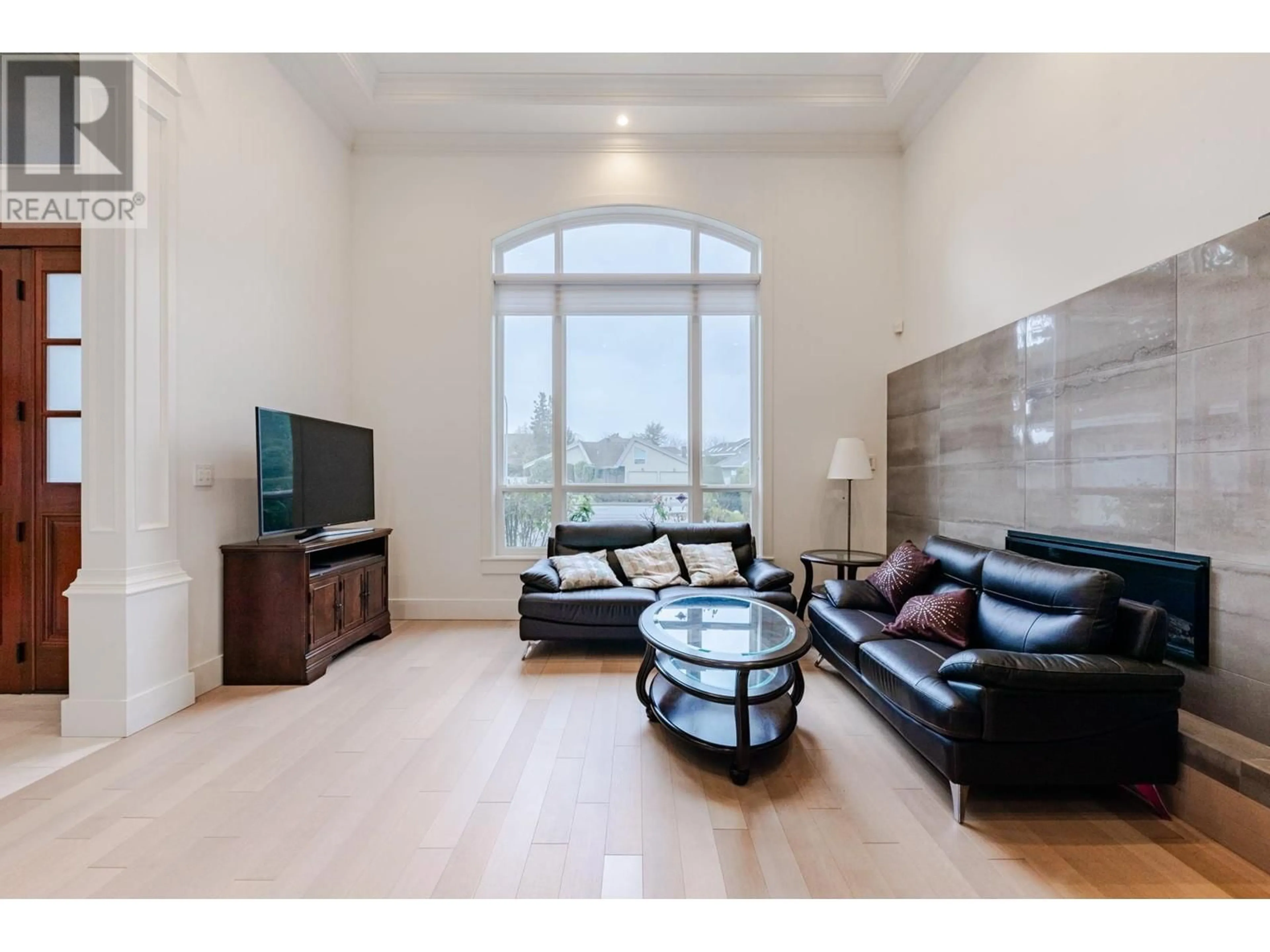 Living room with furniture, unknown for 7511 GLACIER CRESCENT, Richmond British Columbia V7A1L6